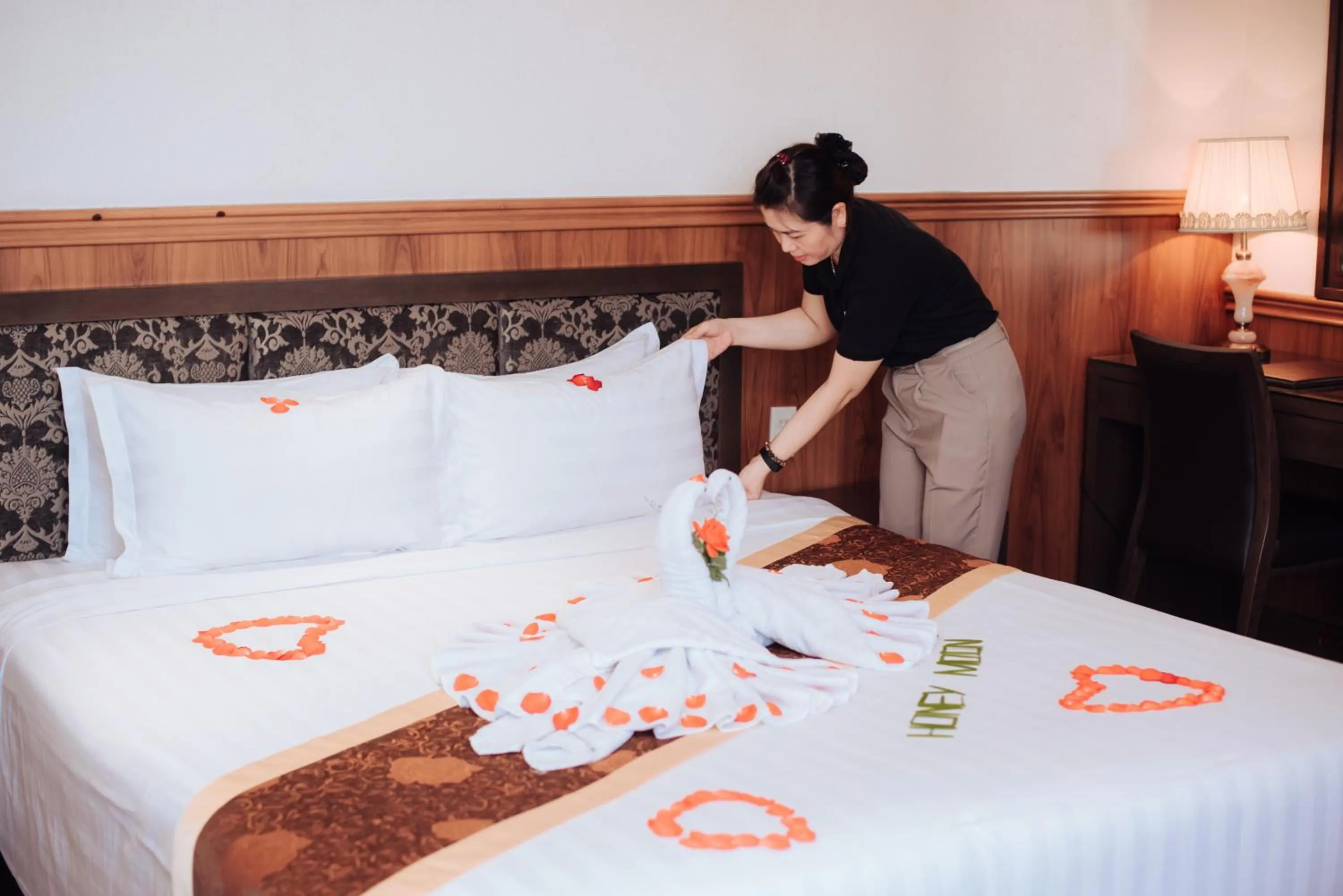 People, Bed in Danaciti Hotel