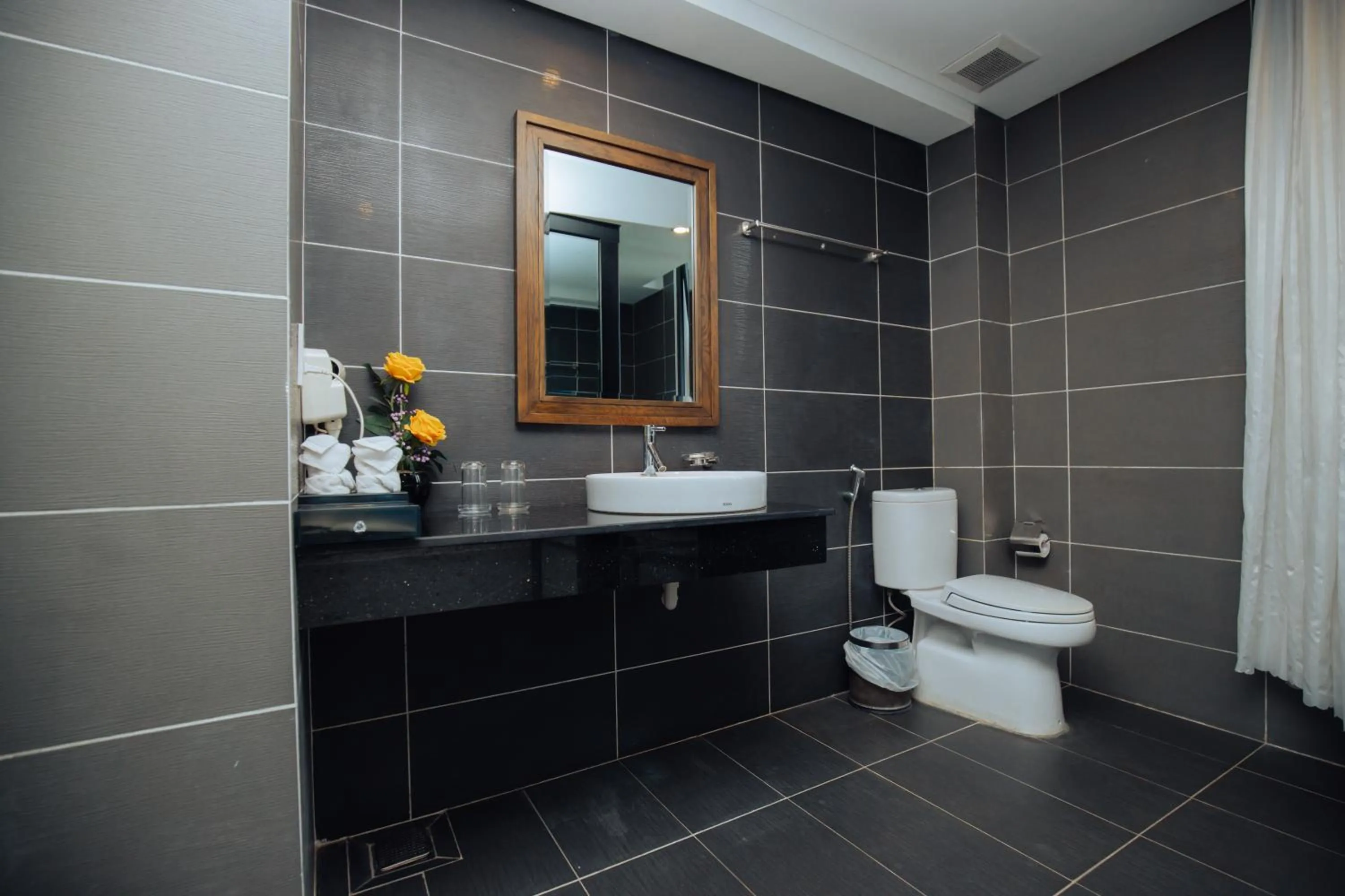 Toilet in Danaciti Hotel