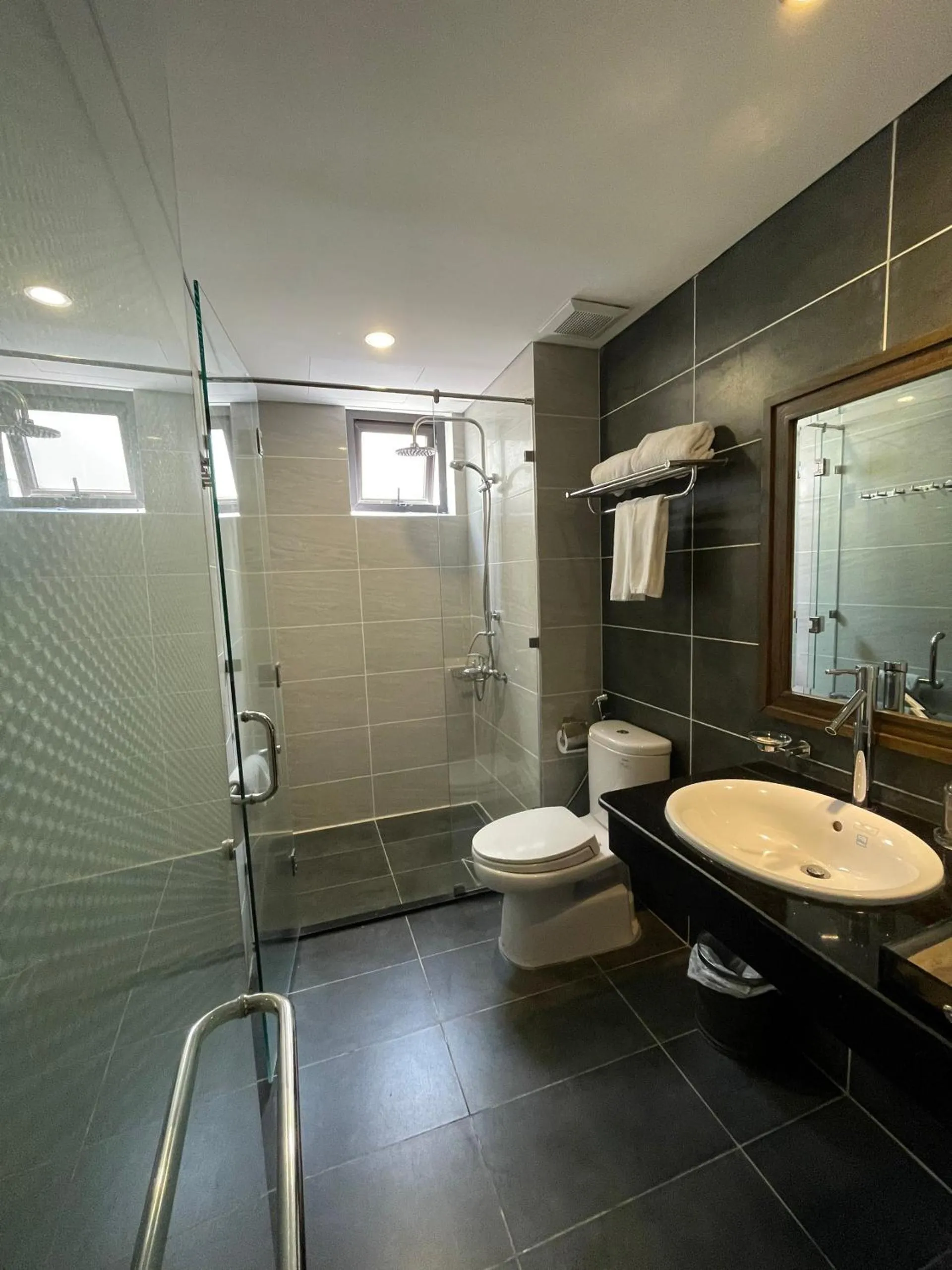 Shower in Danaciti Hotel