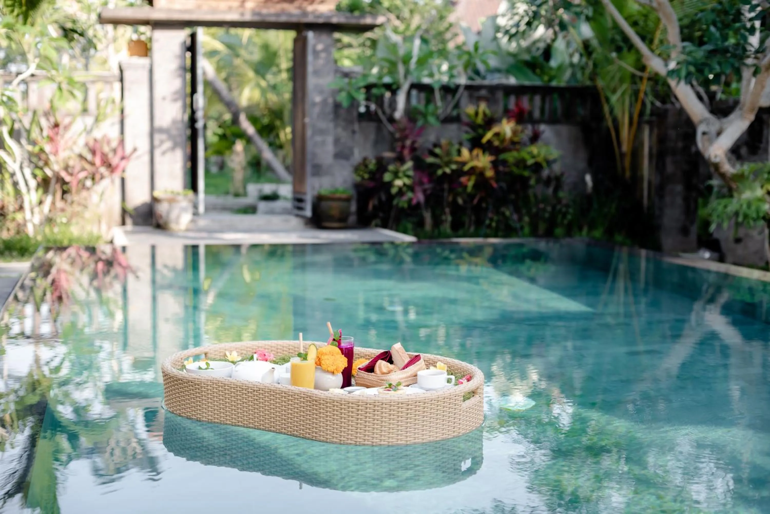 Food and drinks in Santosha Villas & Spa