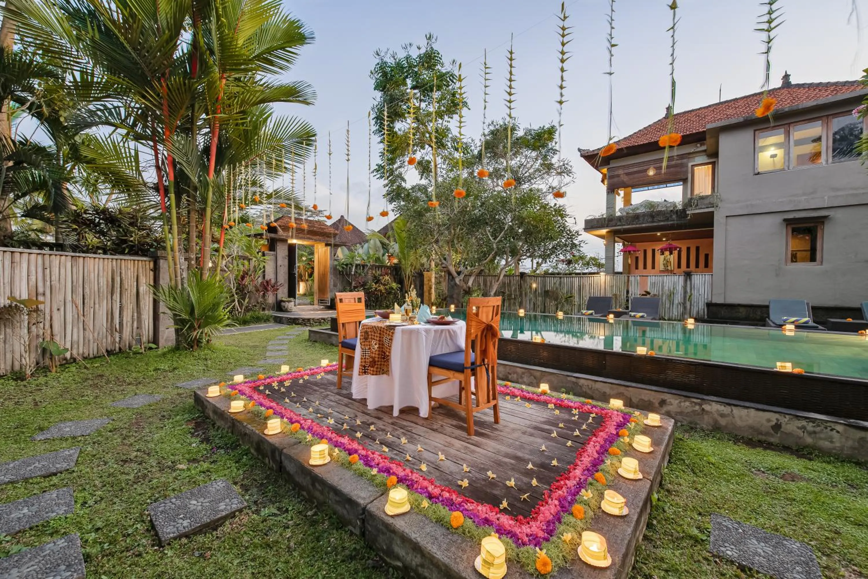 Swimming pool in Santosha Villas & Spa