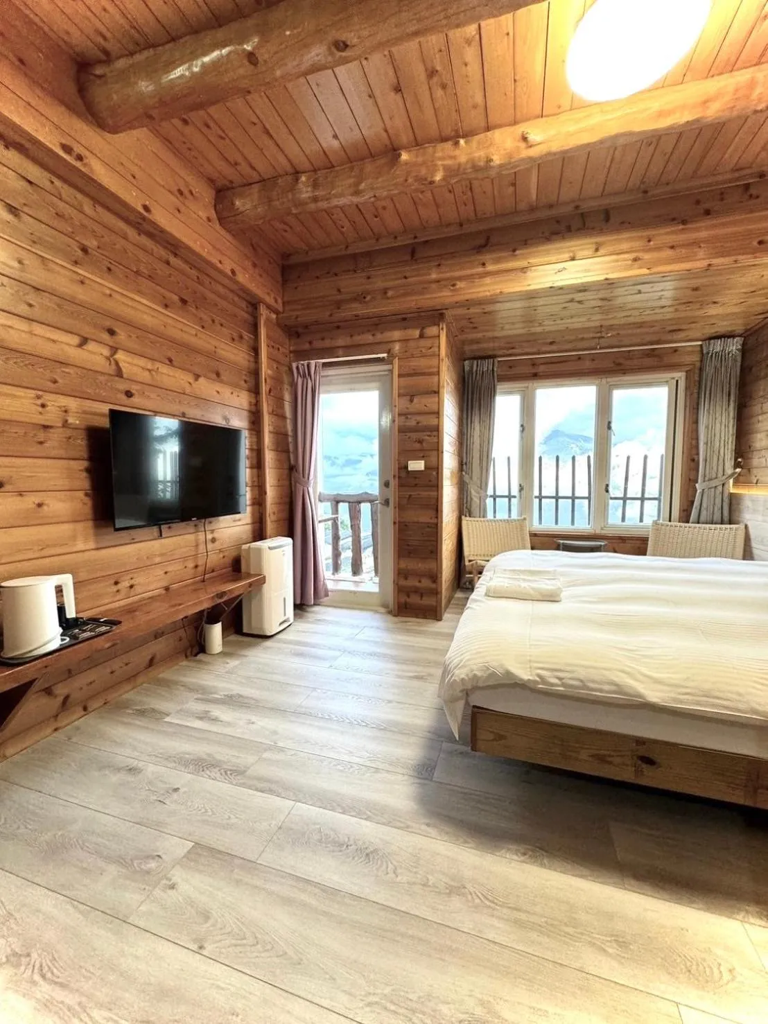 Bed in Dingdai Glass Villa