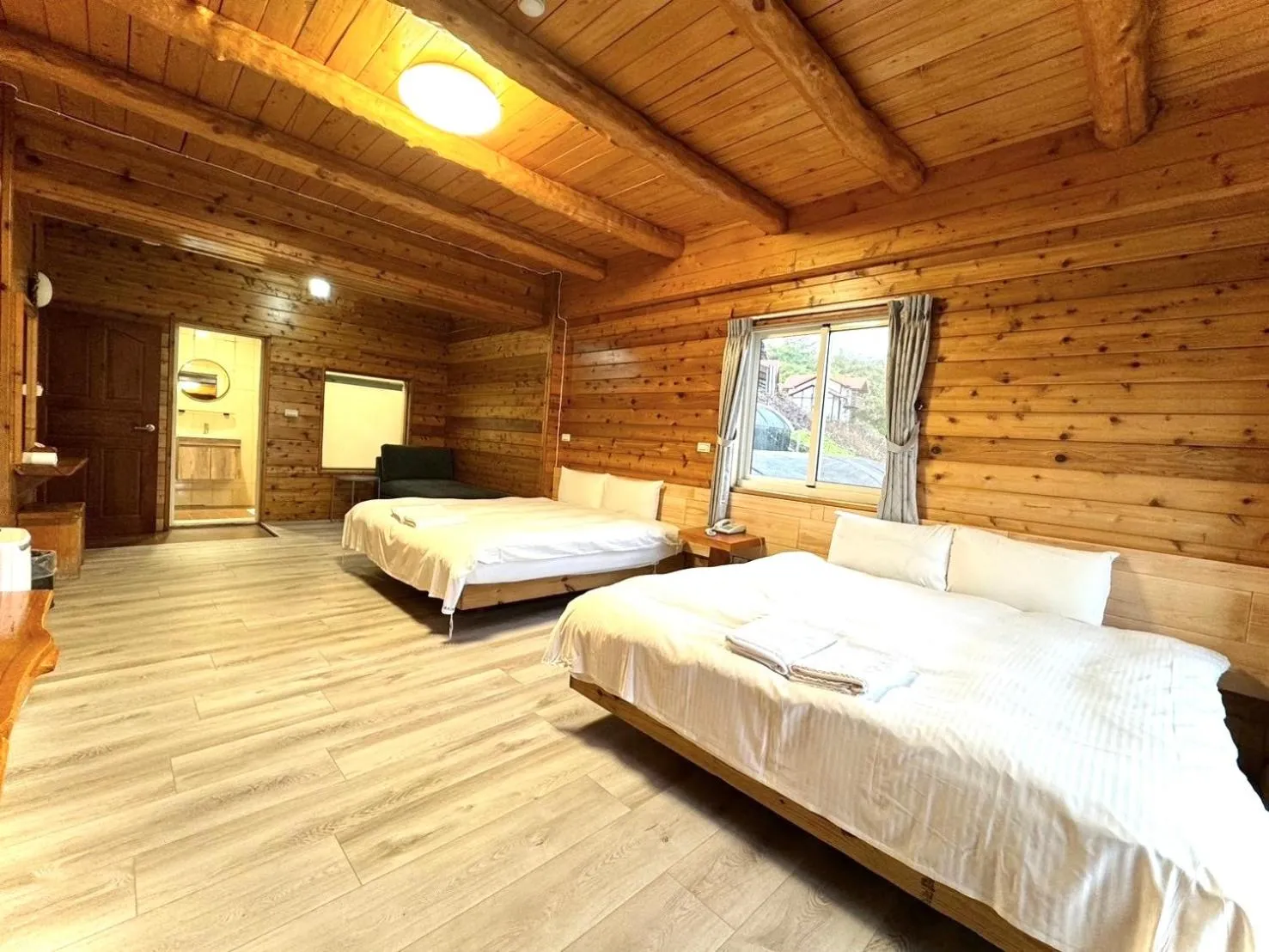 Bed in Dingdai Glass Villa