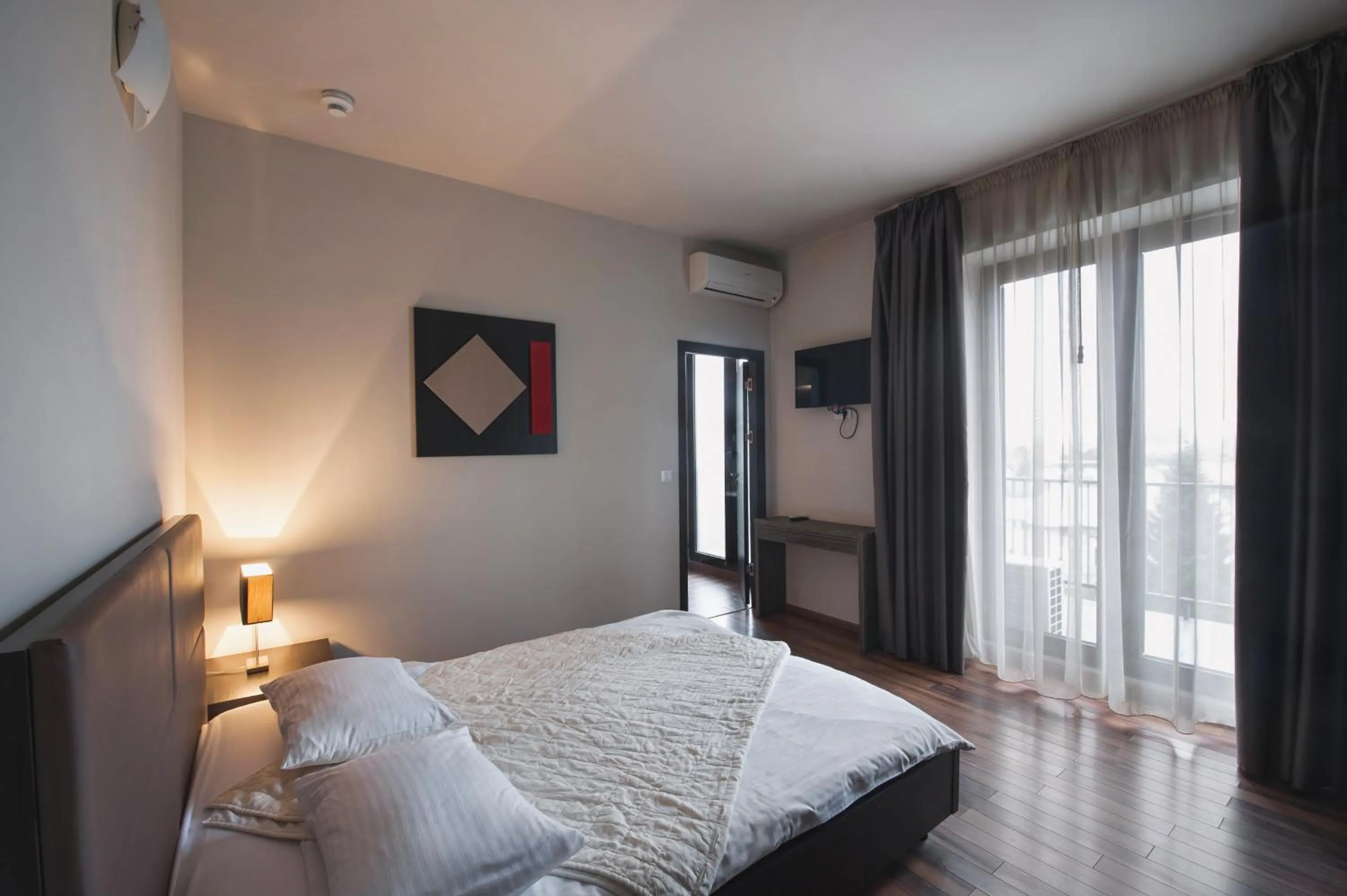 Photo of the whole room, Bed in Hotel Hemingway Residence