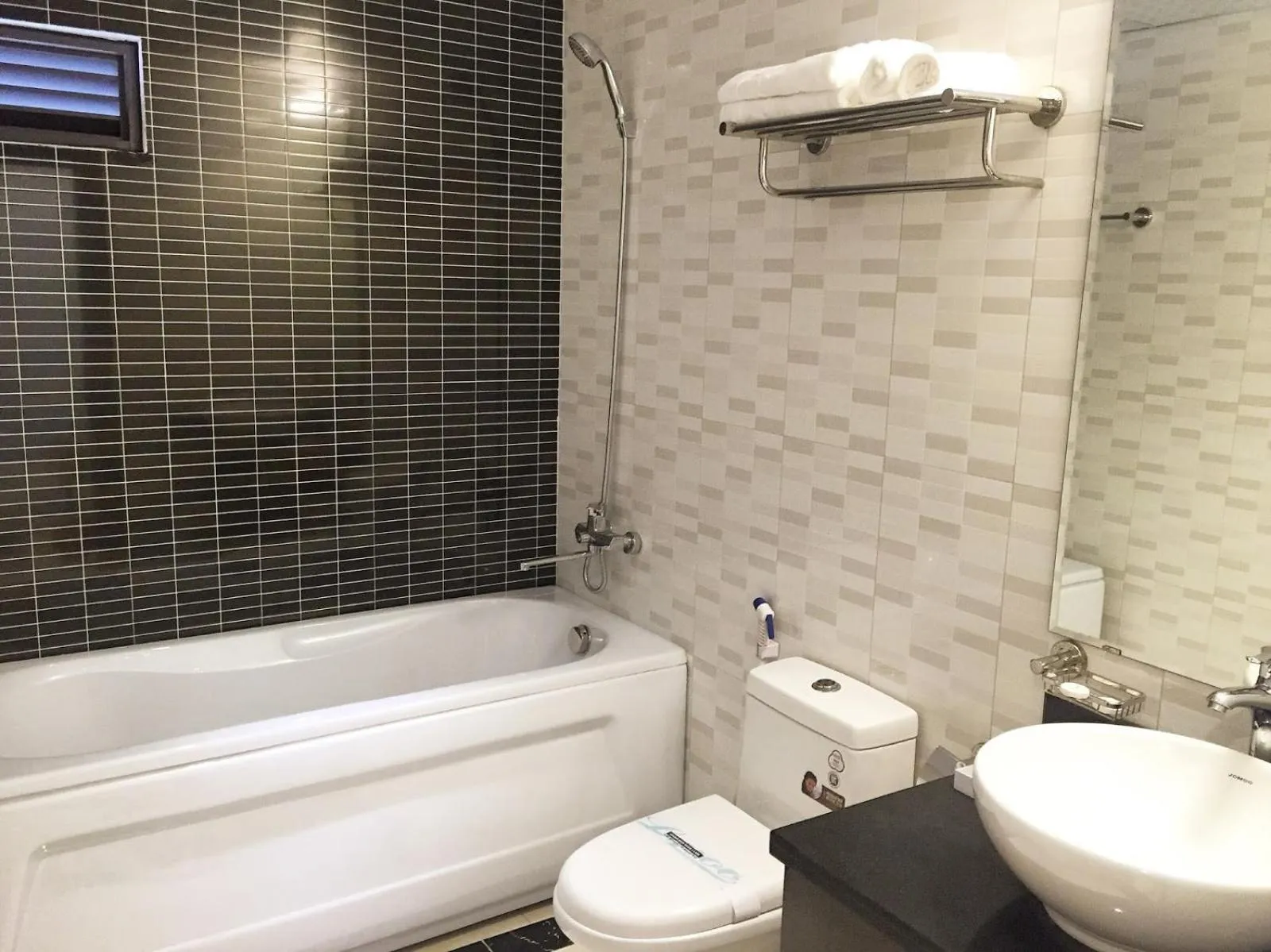 Shower in An Nguyen Boutique Hotel