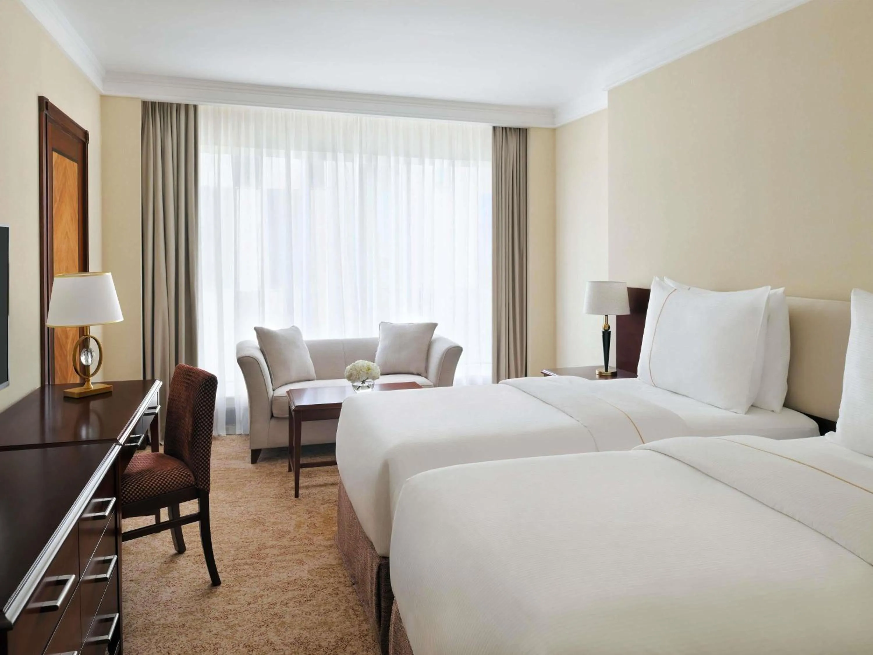 Bedroom, Bed in Mövenpick Hotel City Star Jeddah