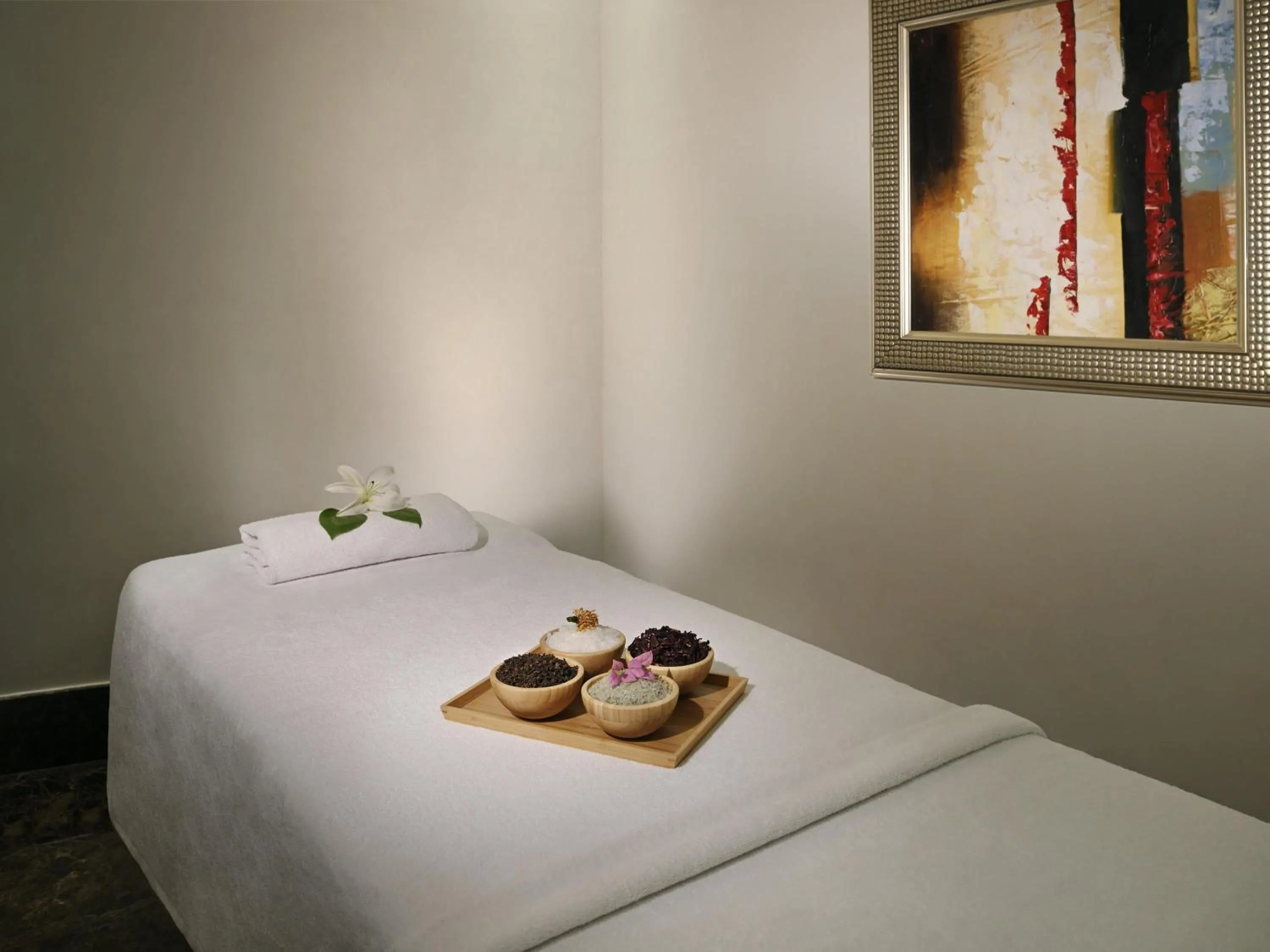 Spa and wellness centre/facilities, Bed in Mövenpick Hotel City Star Jeddah