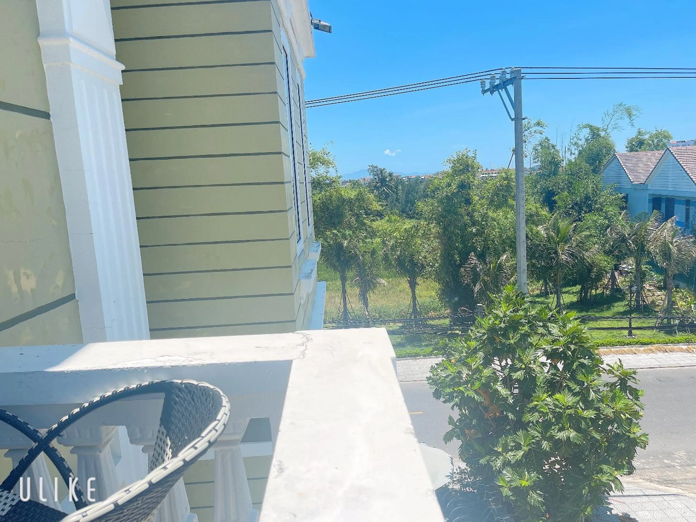 Golden Bell Backpacker Hotel & Pool Bar