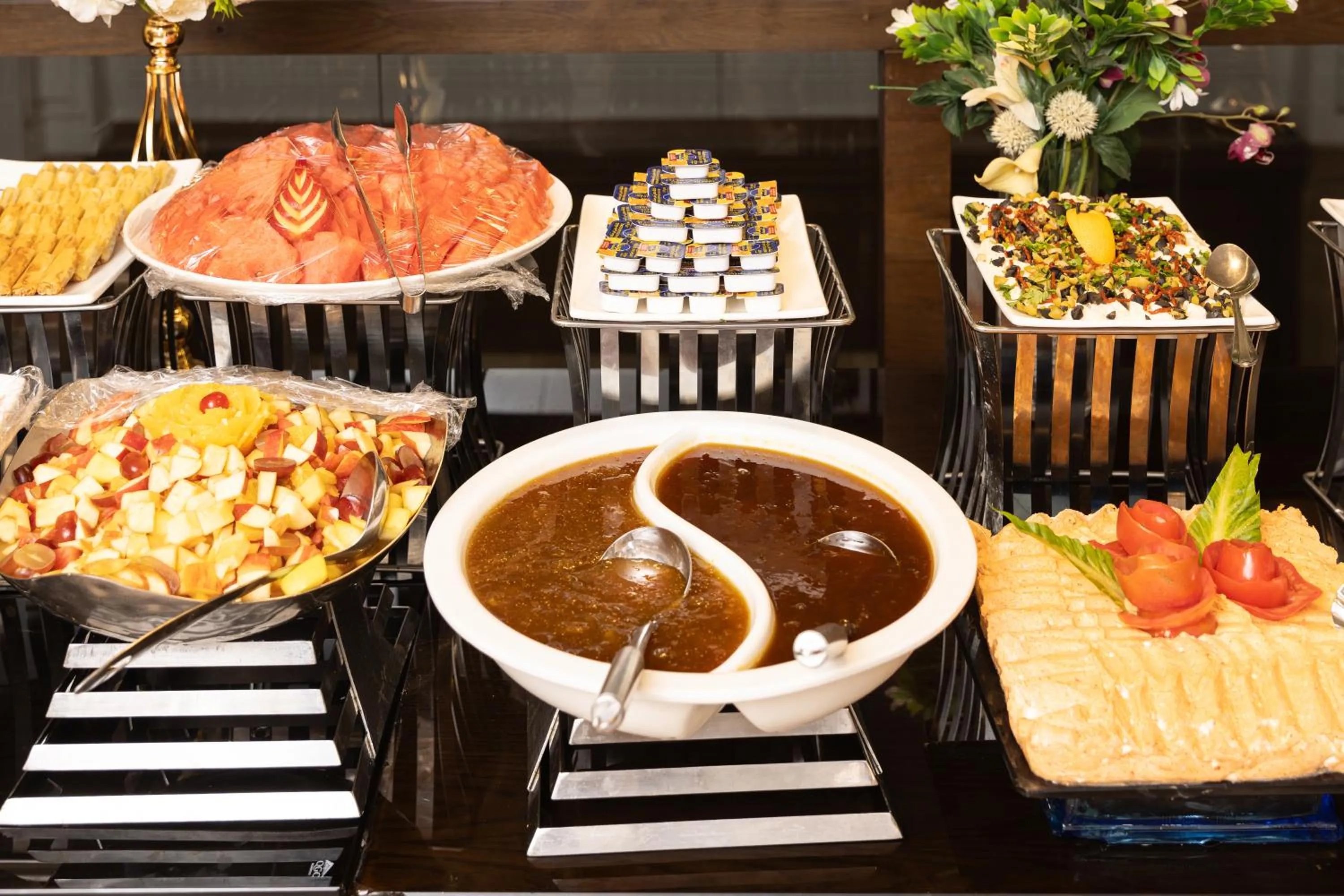 Buffet breakfast in فندق عفراء