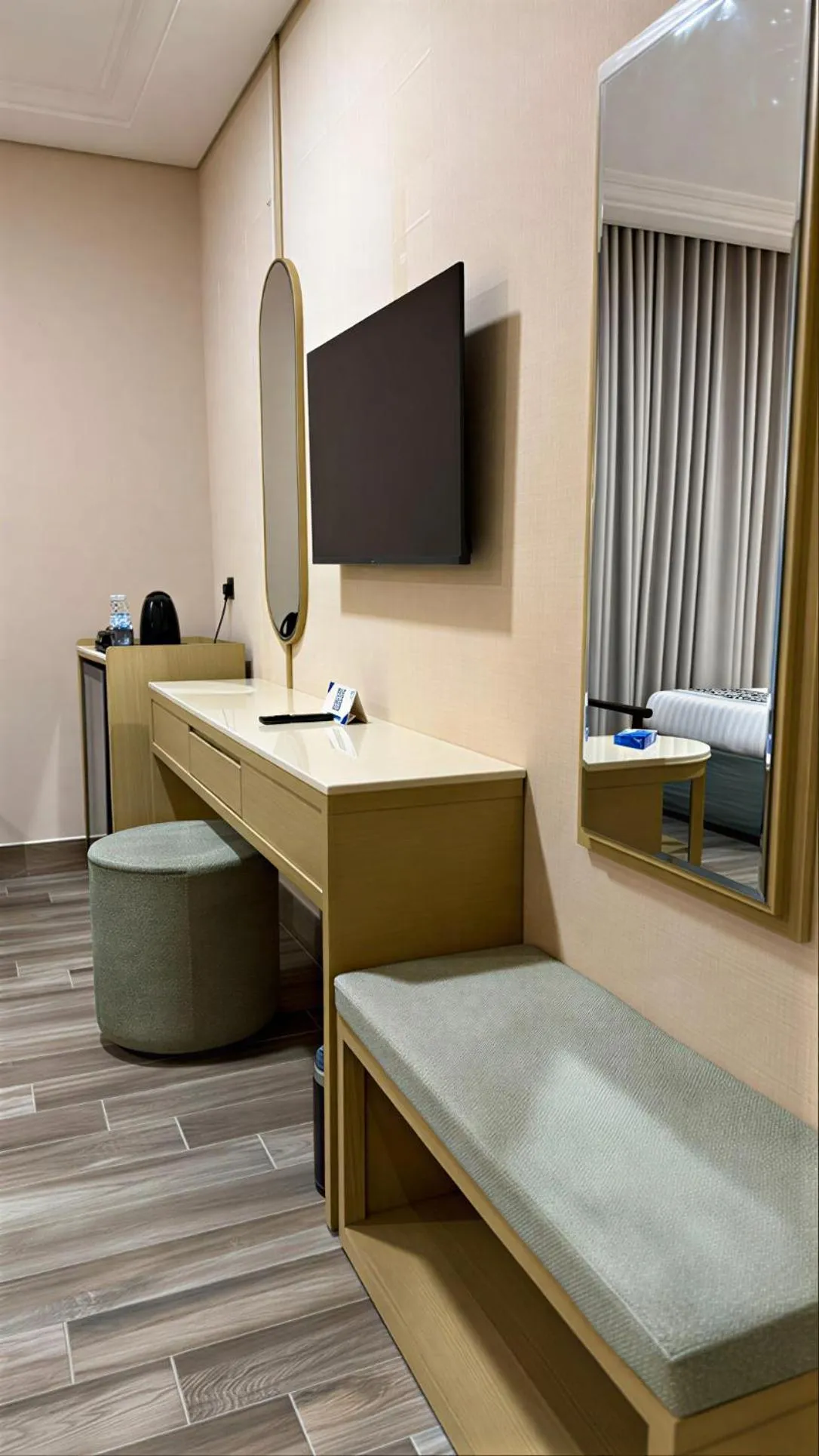 TV and multimedia, Bed in Afraa Hotel