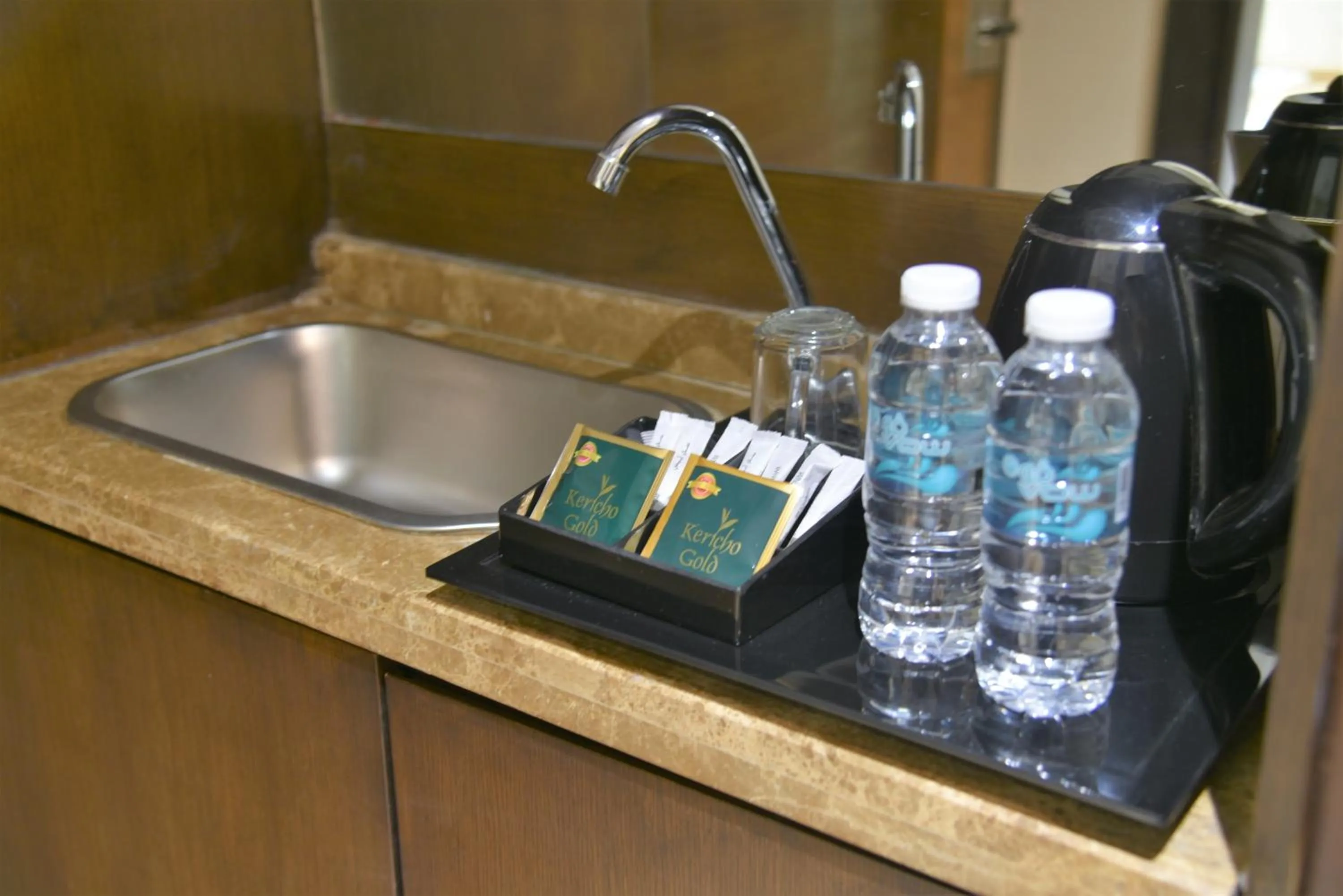 Coffee/tea facilities in Afraa Hotel