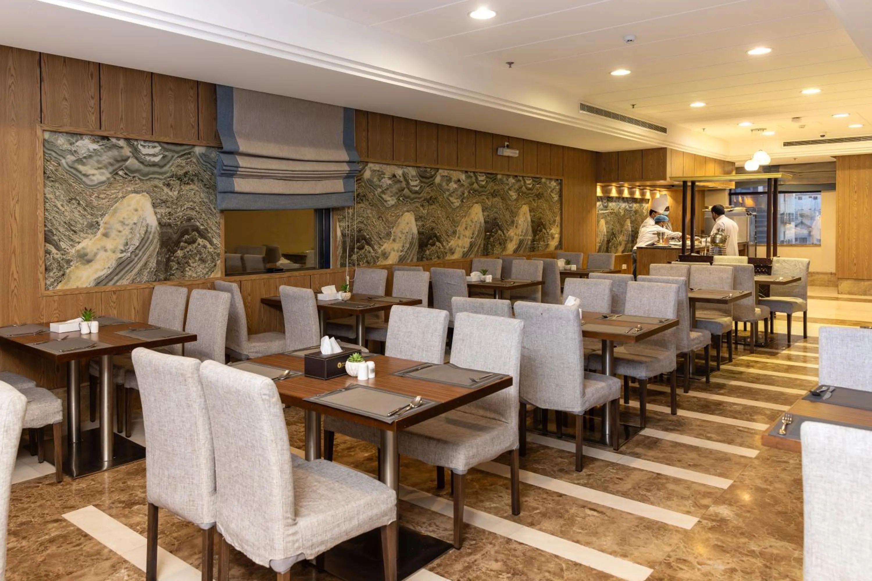 Restaurant/places to eat in فندق عفراء