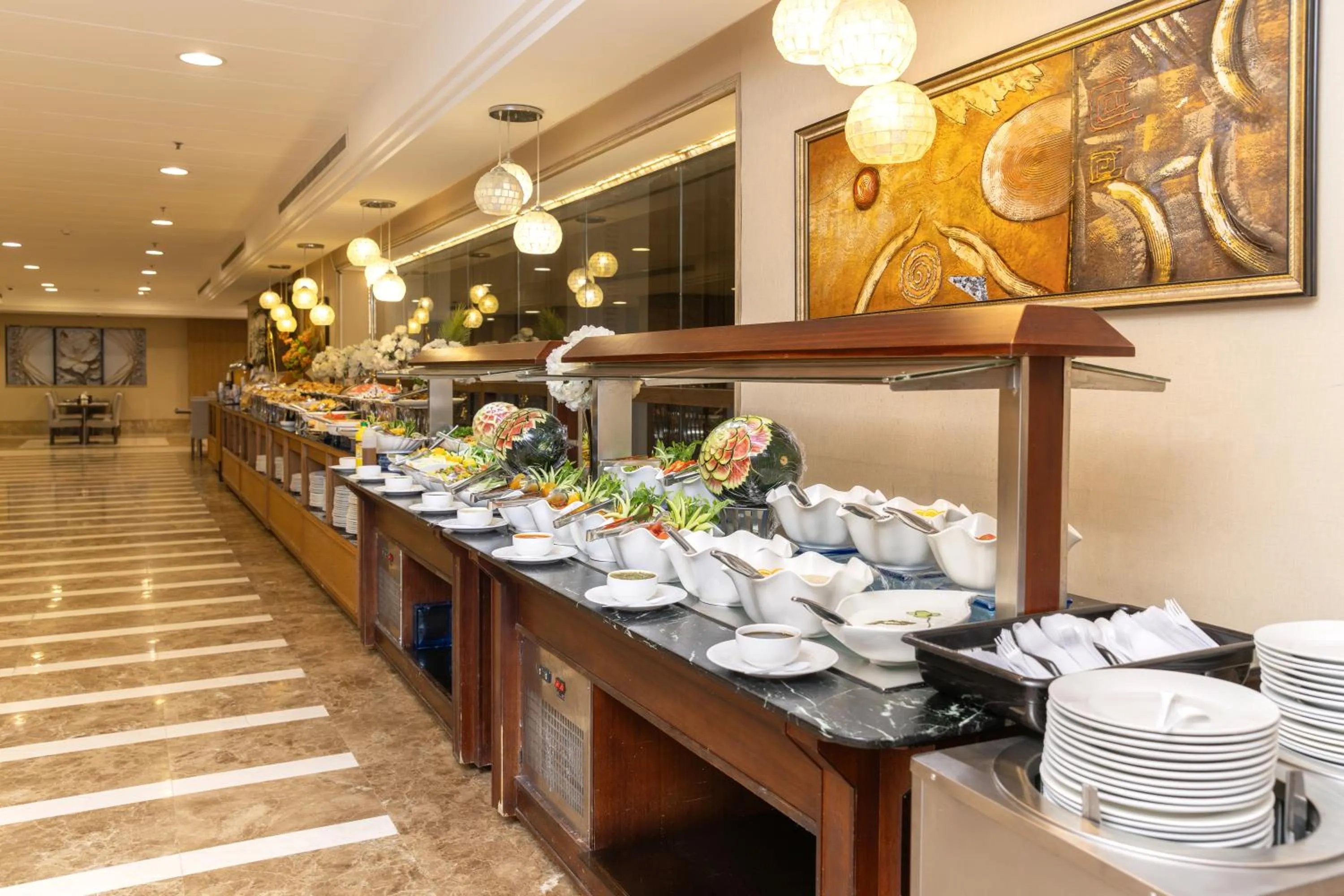 Buffet breakfast in فندق عفراء