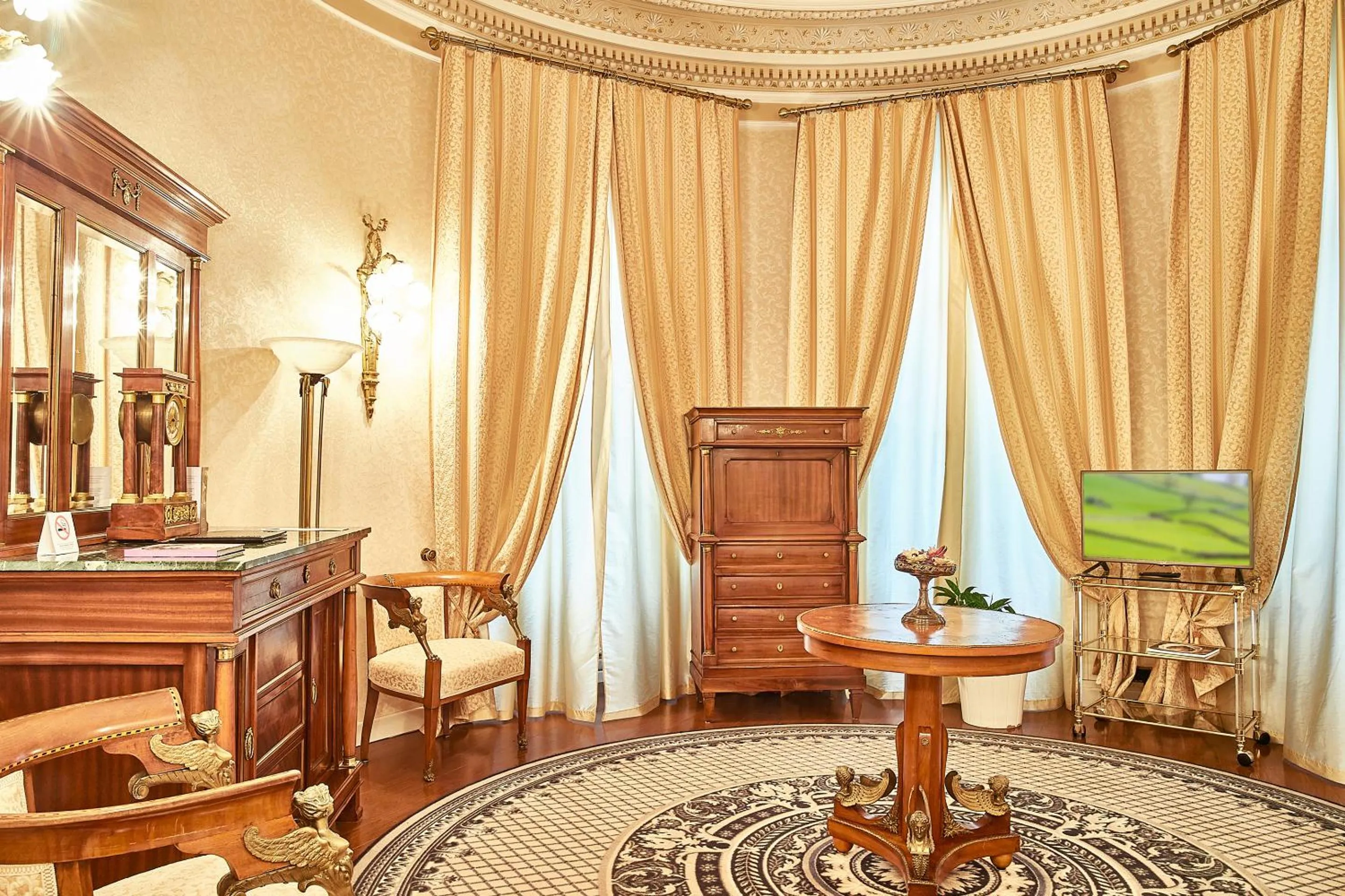 Living room in Grand Hotel Continental Bucuresti