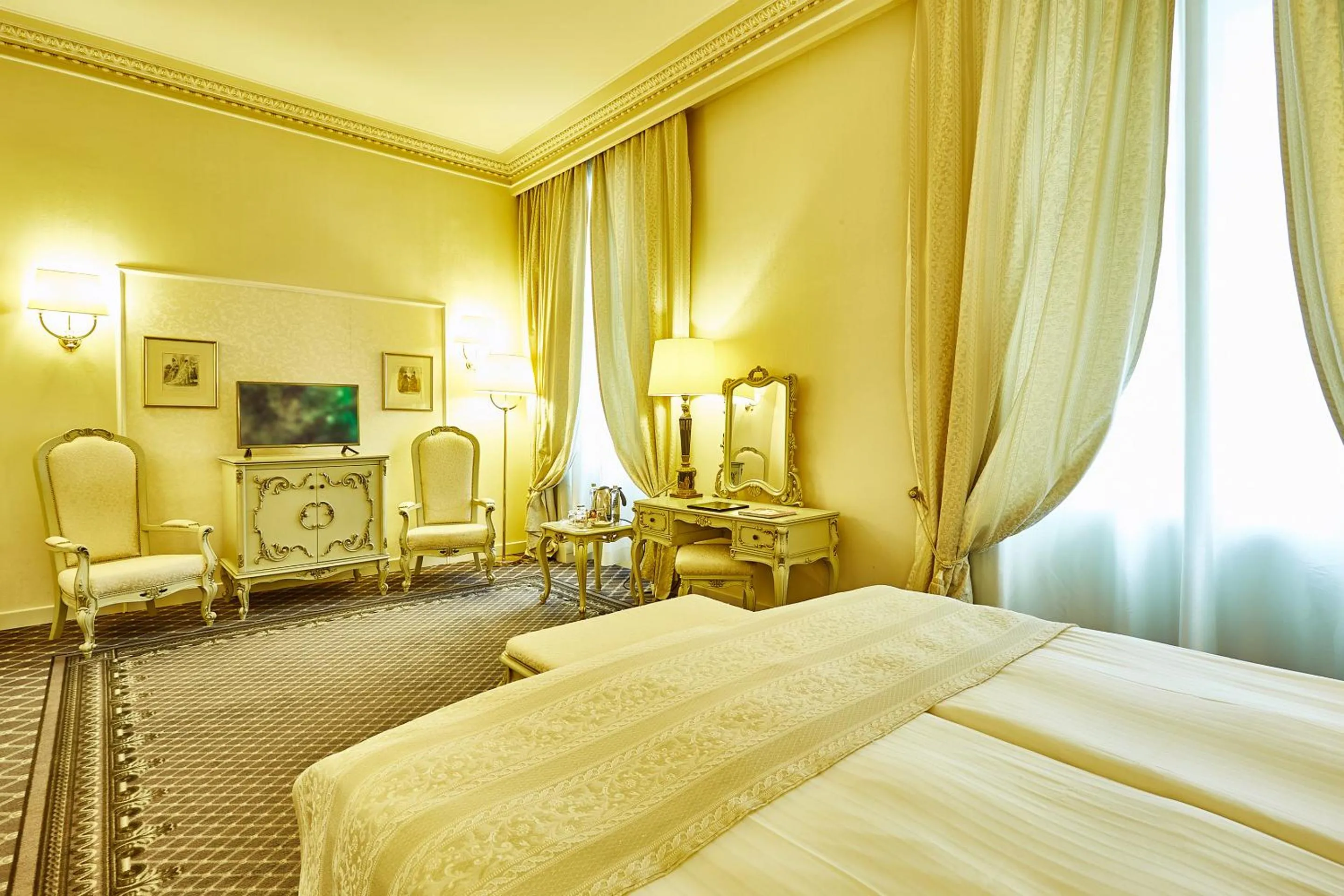 Photo of the whole room, Bed in Grand Hotel Continental Bucuresti