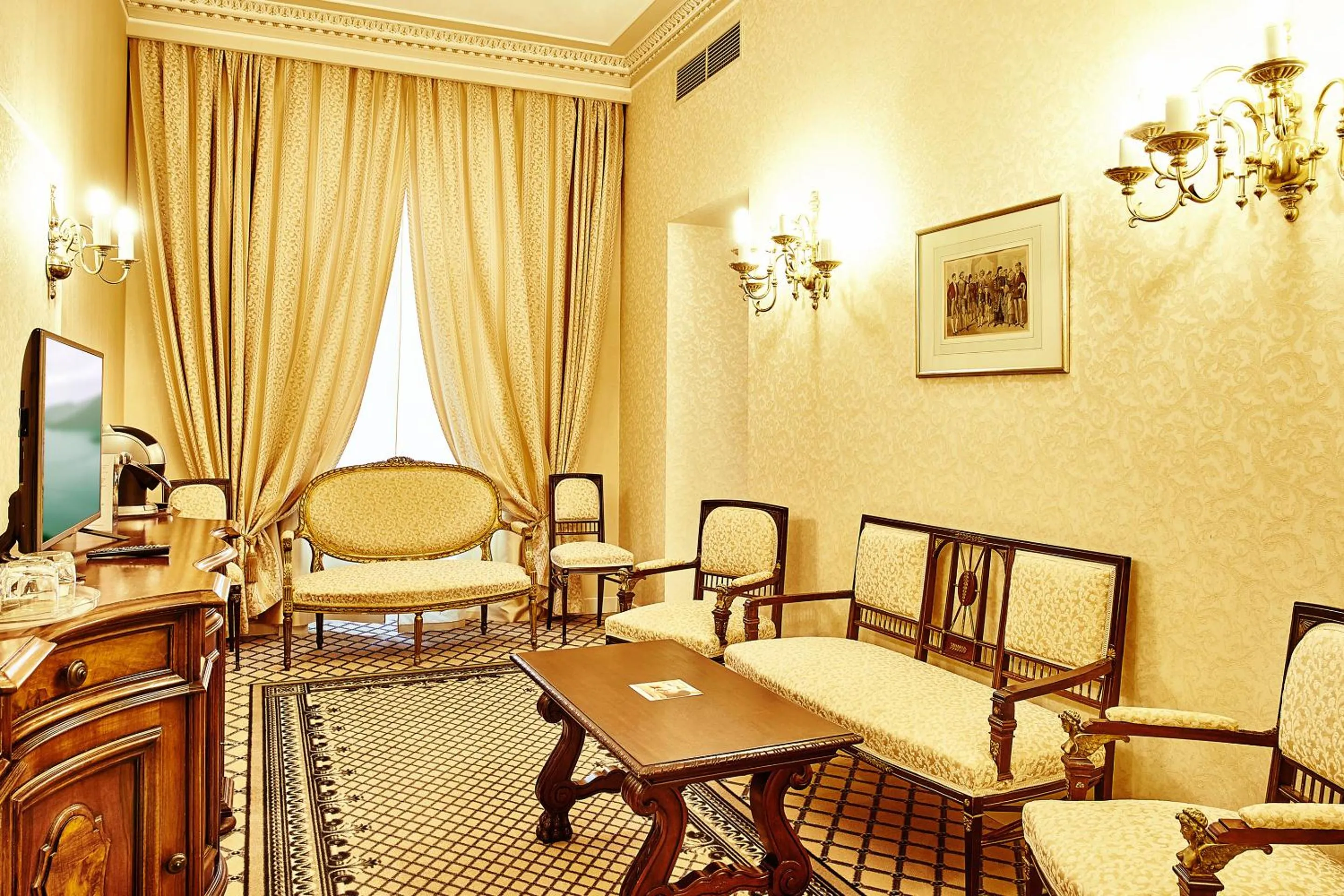 Living room in Grand Hotel Continental Bucuresti