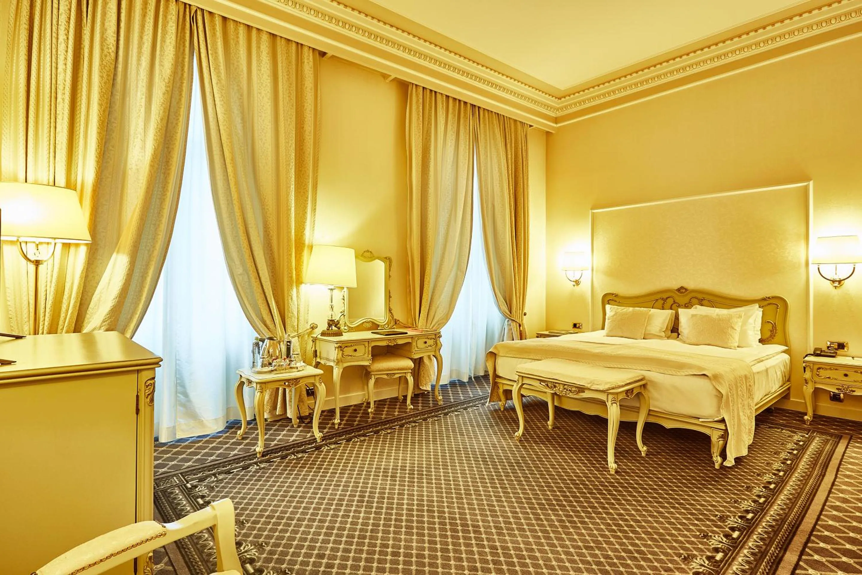 Photo of the whole room, Bed in Grand Hotel Continental Bucuresti