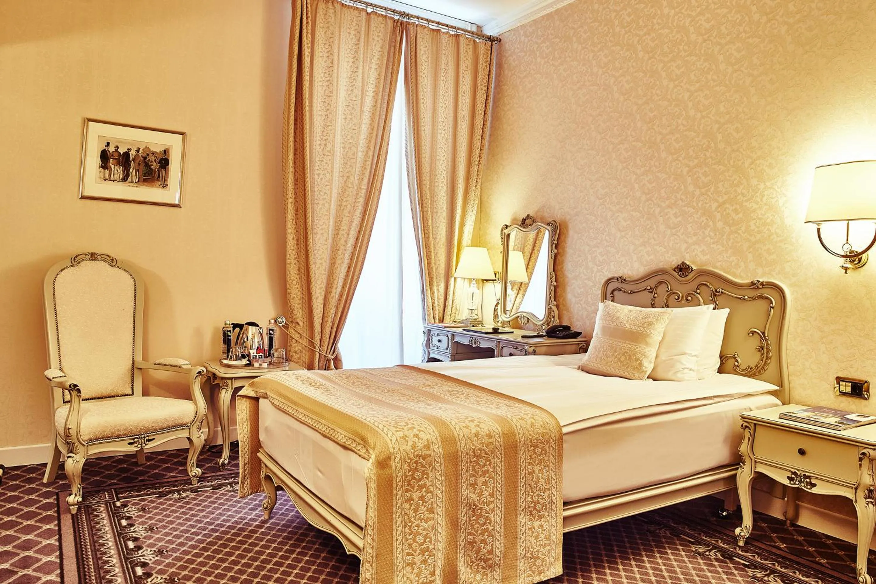 Photo of the whole room, Bed in Grand Hotel Continental Bucuresti
