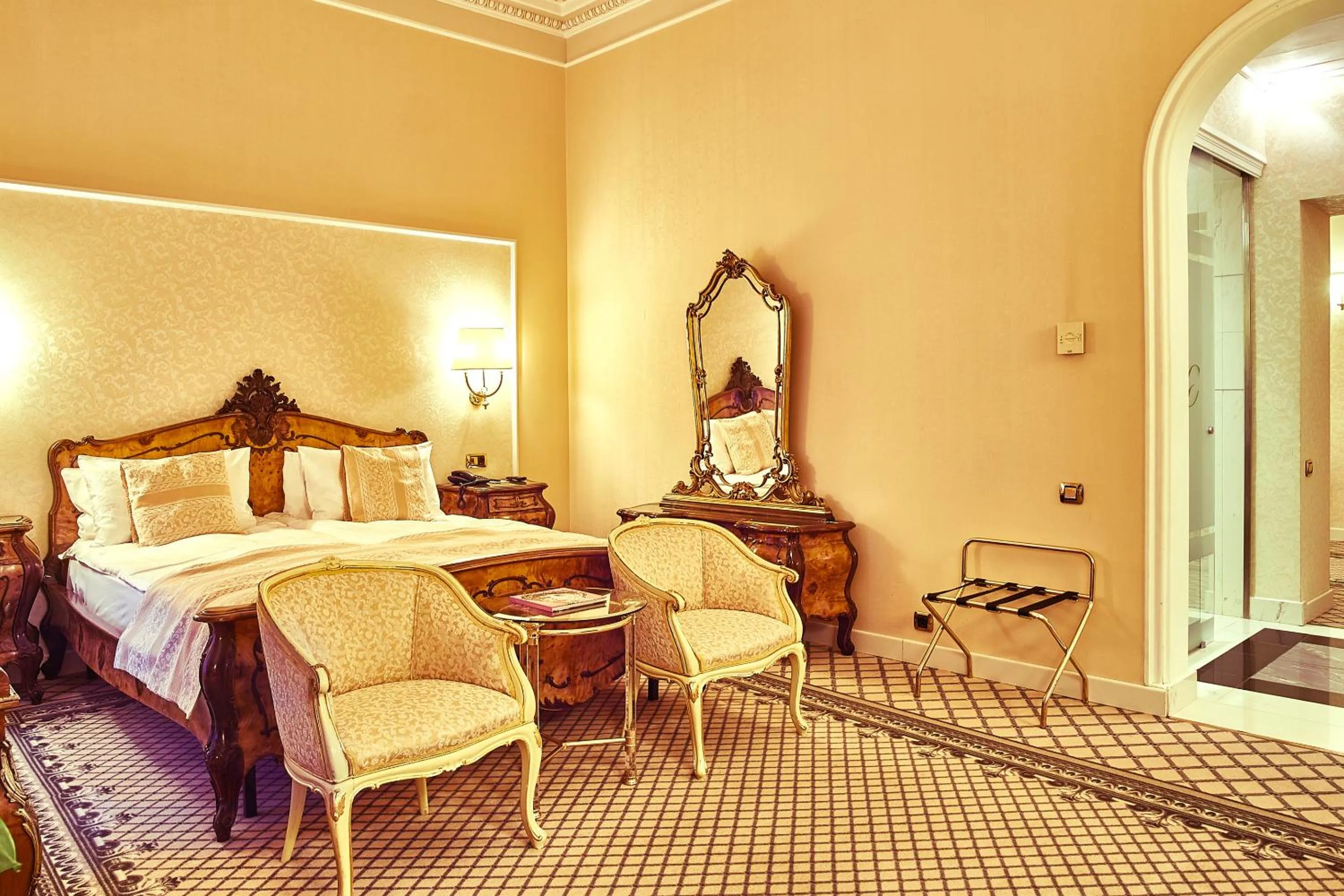 Photo of the whole room, Bed in Grand Hotel Continental Bucuresti