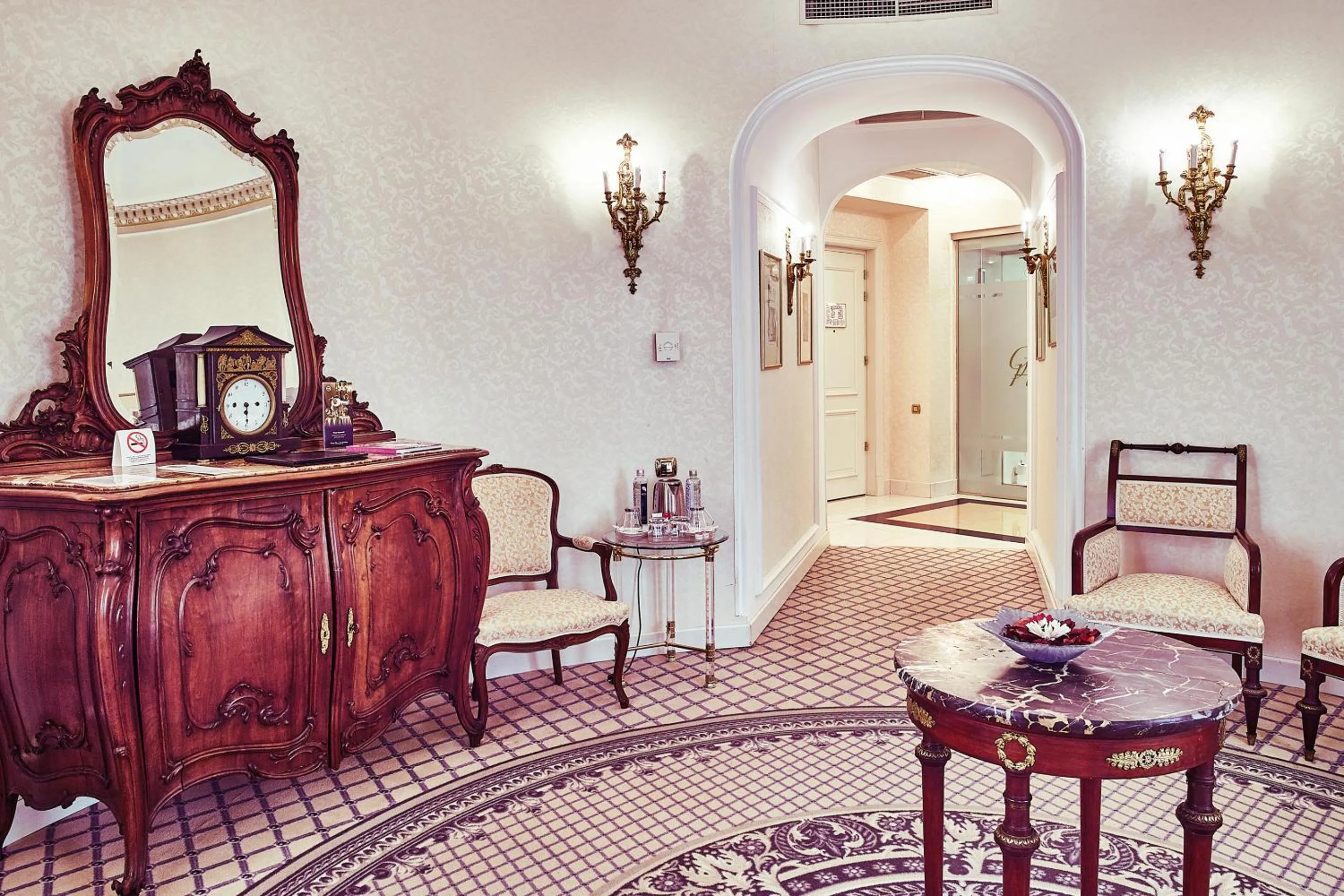 Living room in Grand Hotel Continental Bucuresti