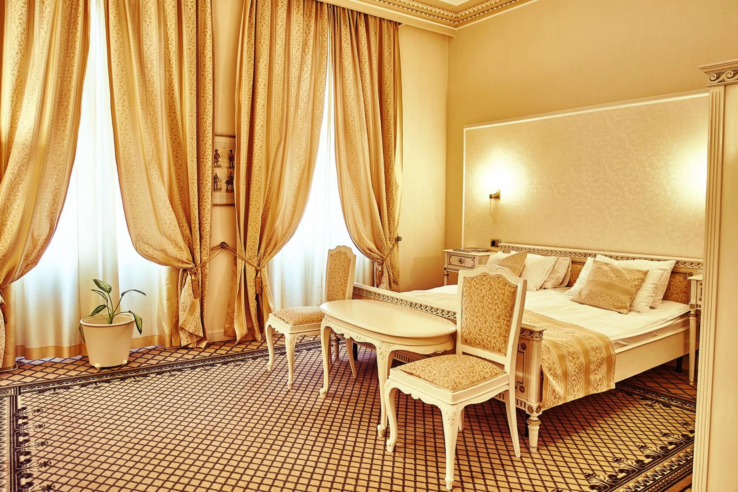 Photo of the whole room, Bed in Grand Hotel Continental Bucuresti