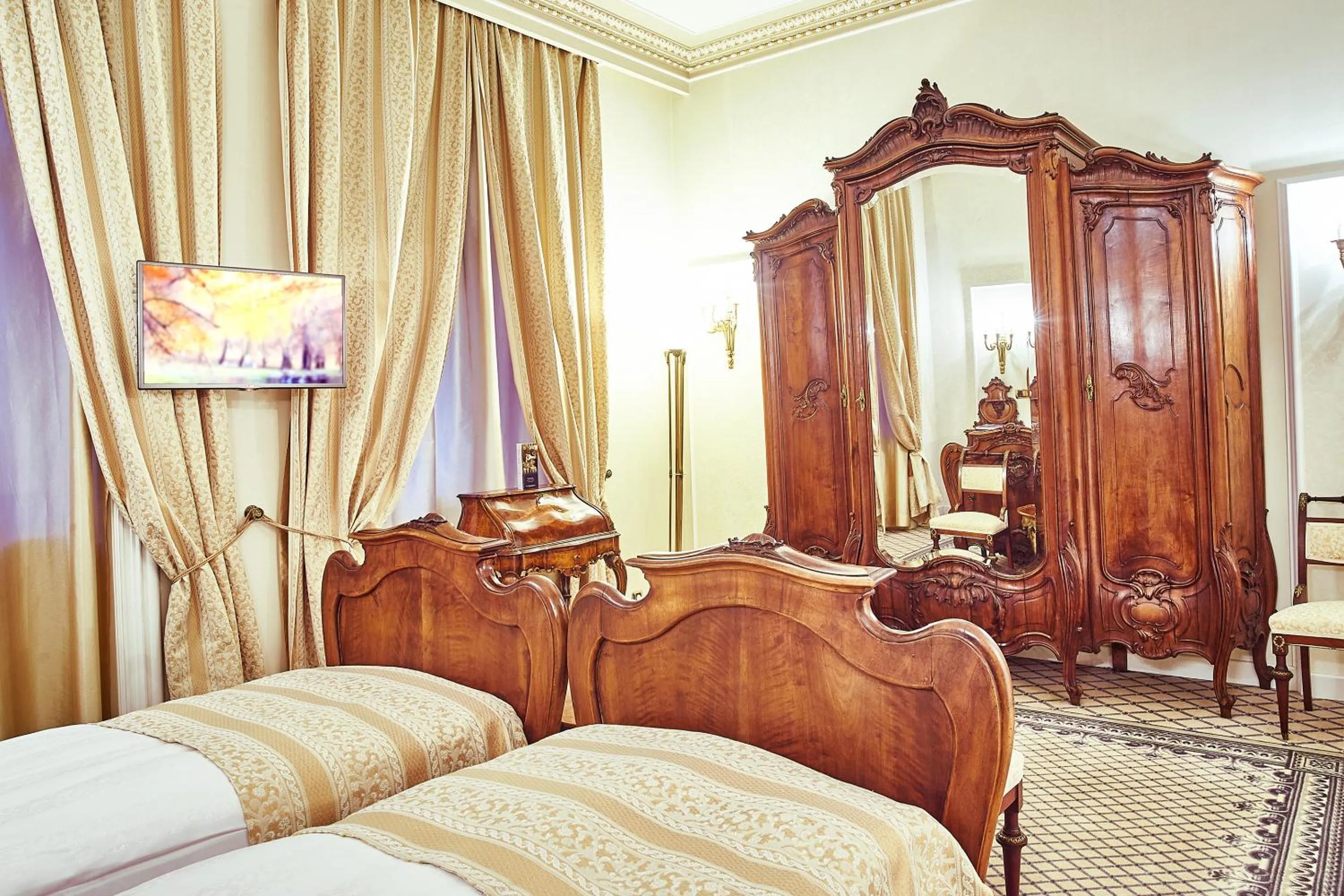 TV and multimedia, Bed in Grand Hotel Continental Bucuresti
