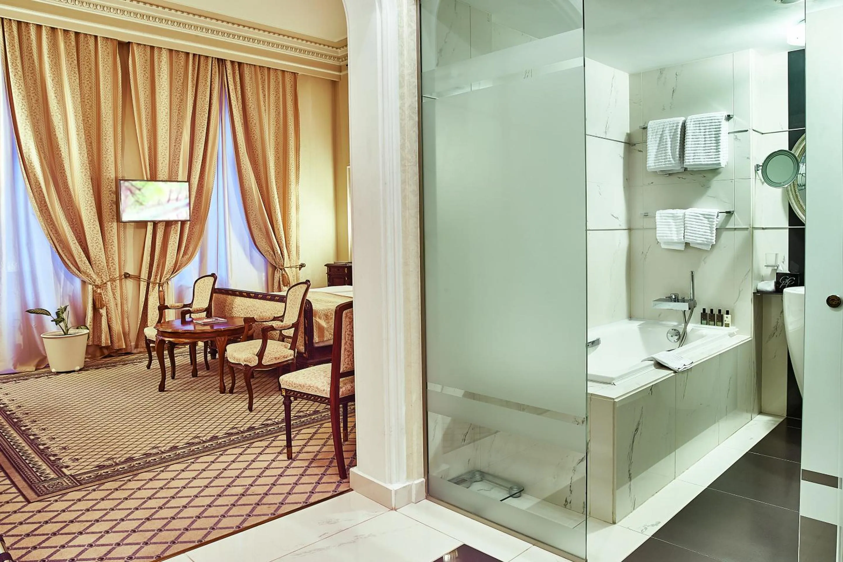 Bathroom in Grand Hotel Continental Bucuresti