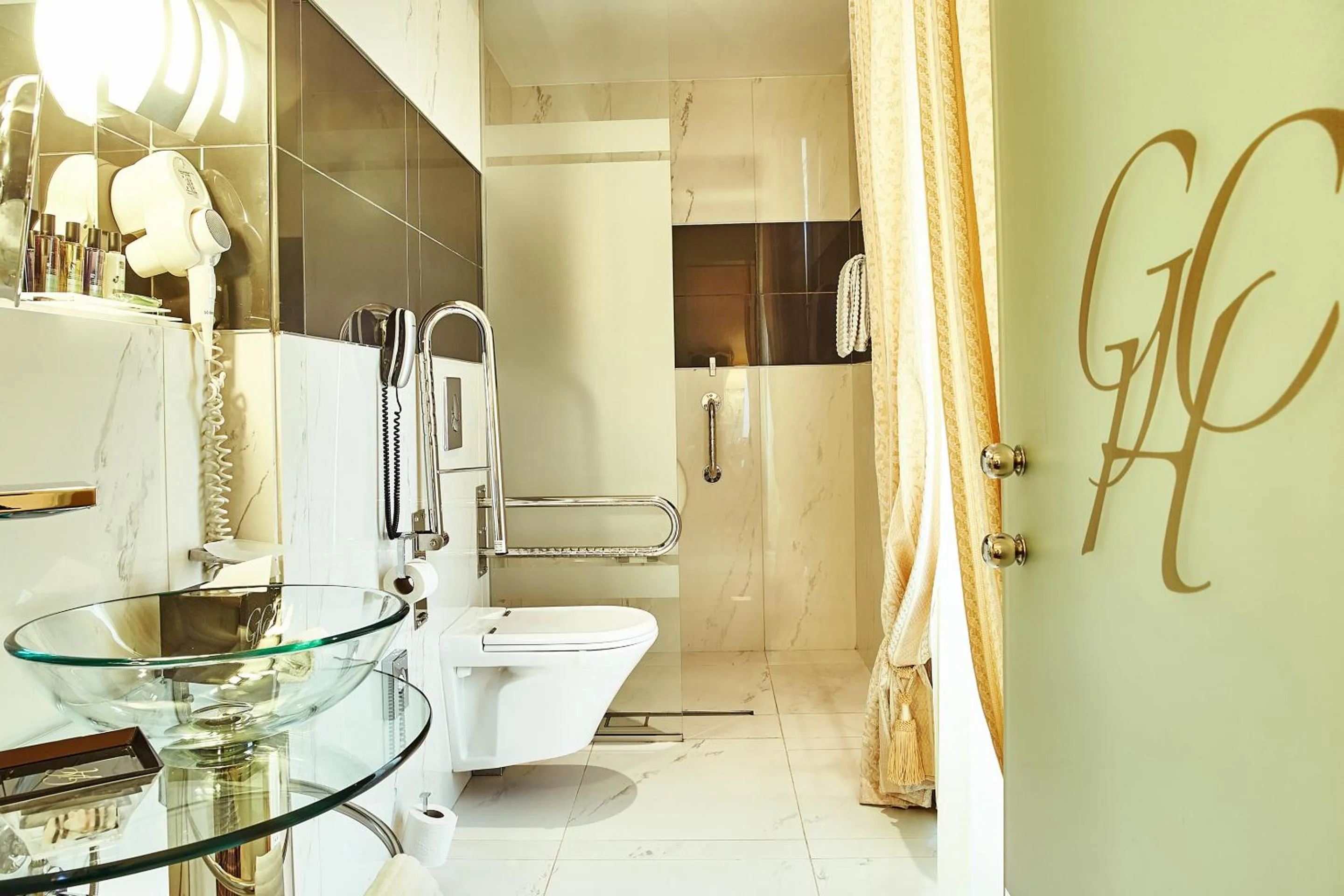 Bathroom in Grand Hotel Continental Bucuresti