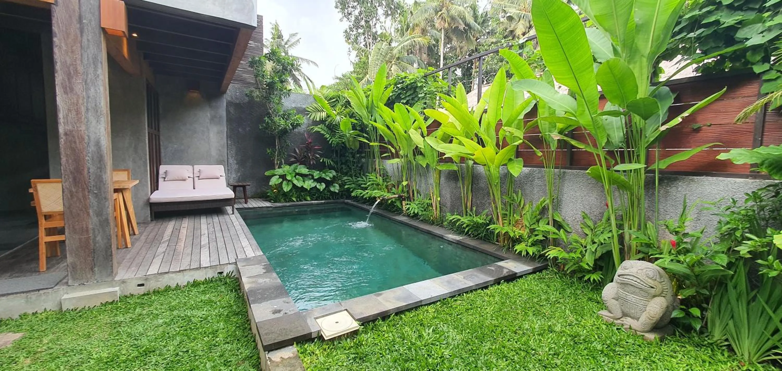 Swimming pool in Purana Boutique Resort