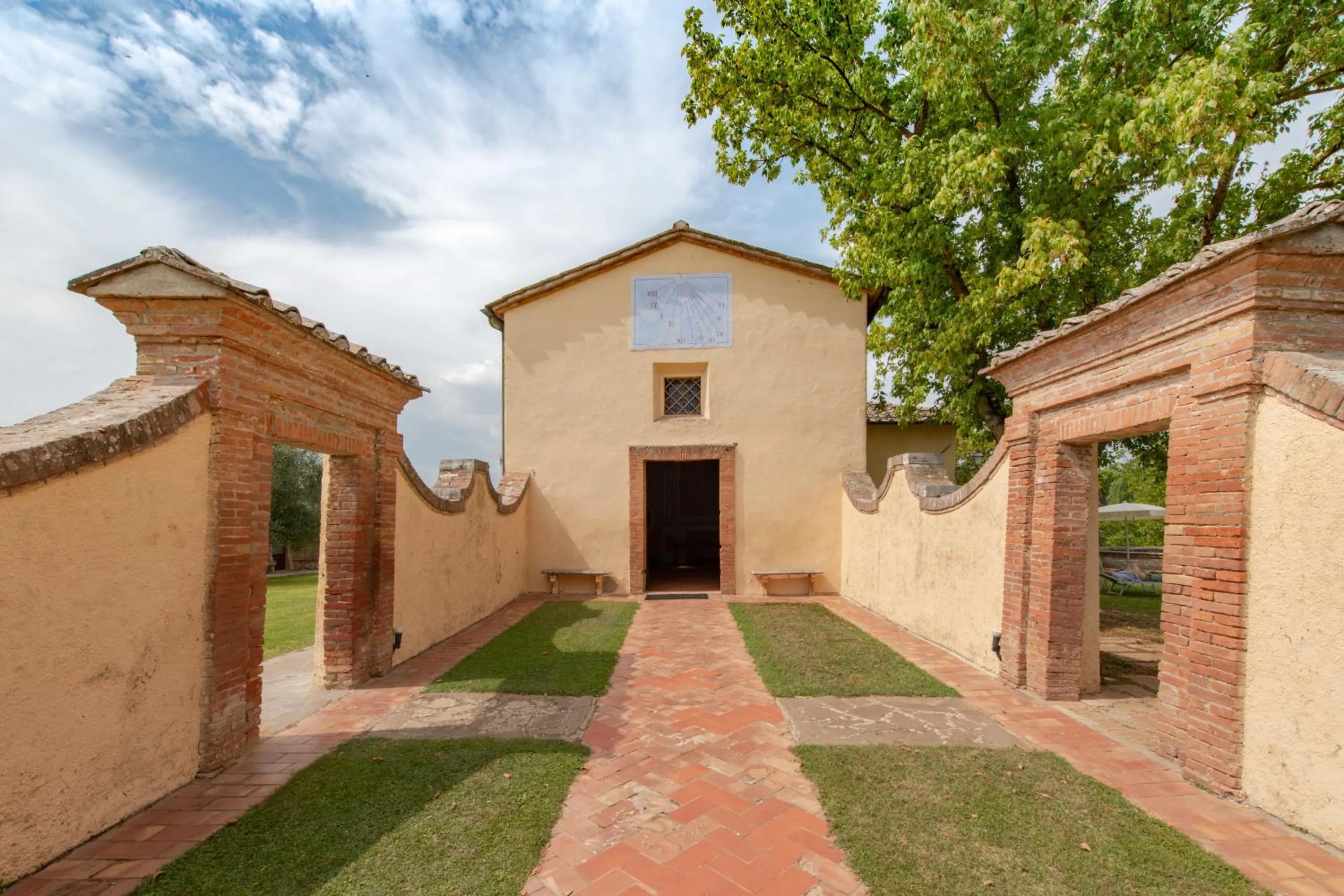 Property building in Borgo San Lorenzo a Linari