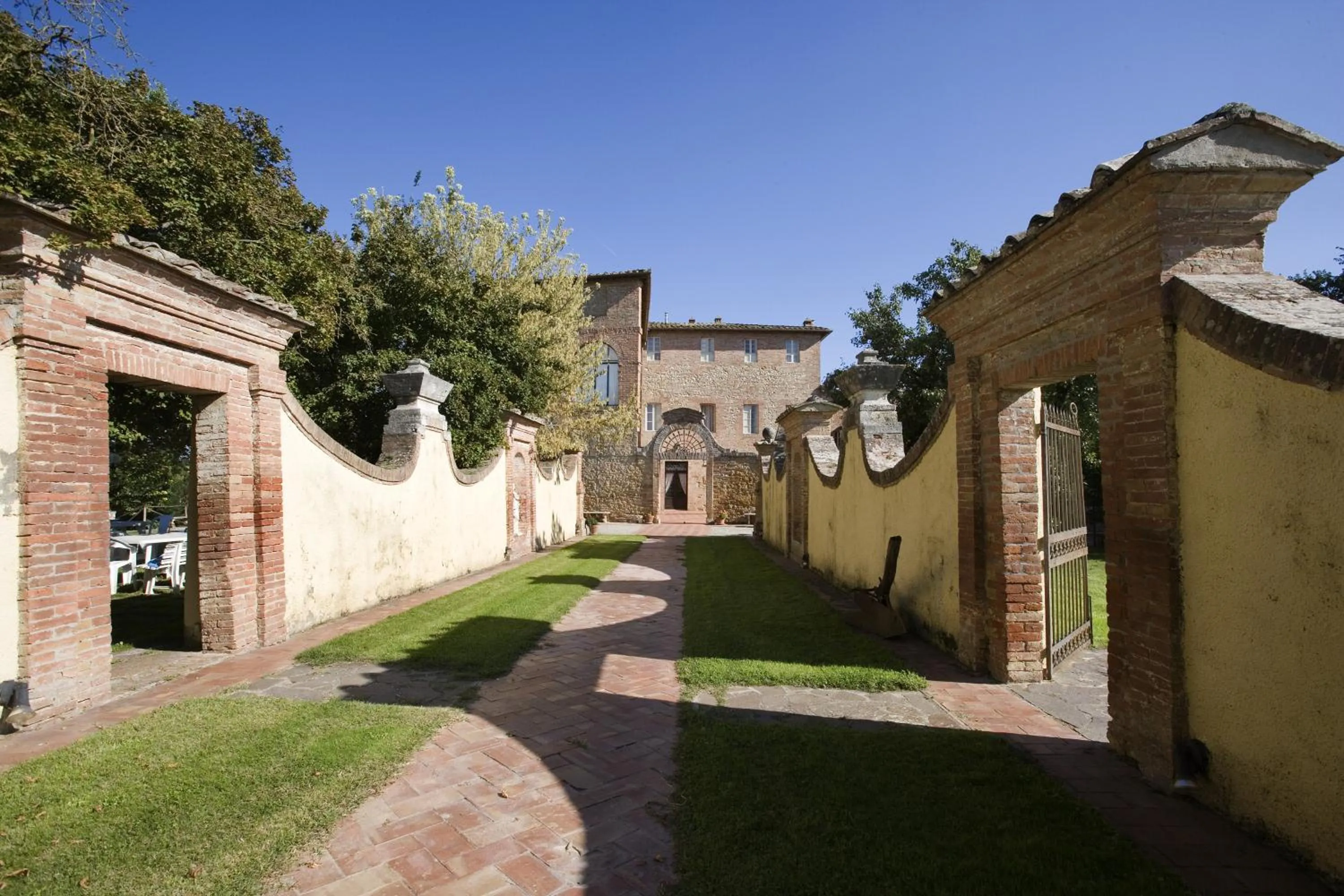 Facade/entrance in Borgo San Lorenzo a Linari