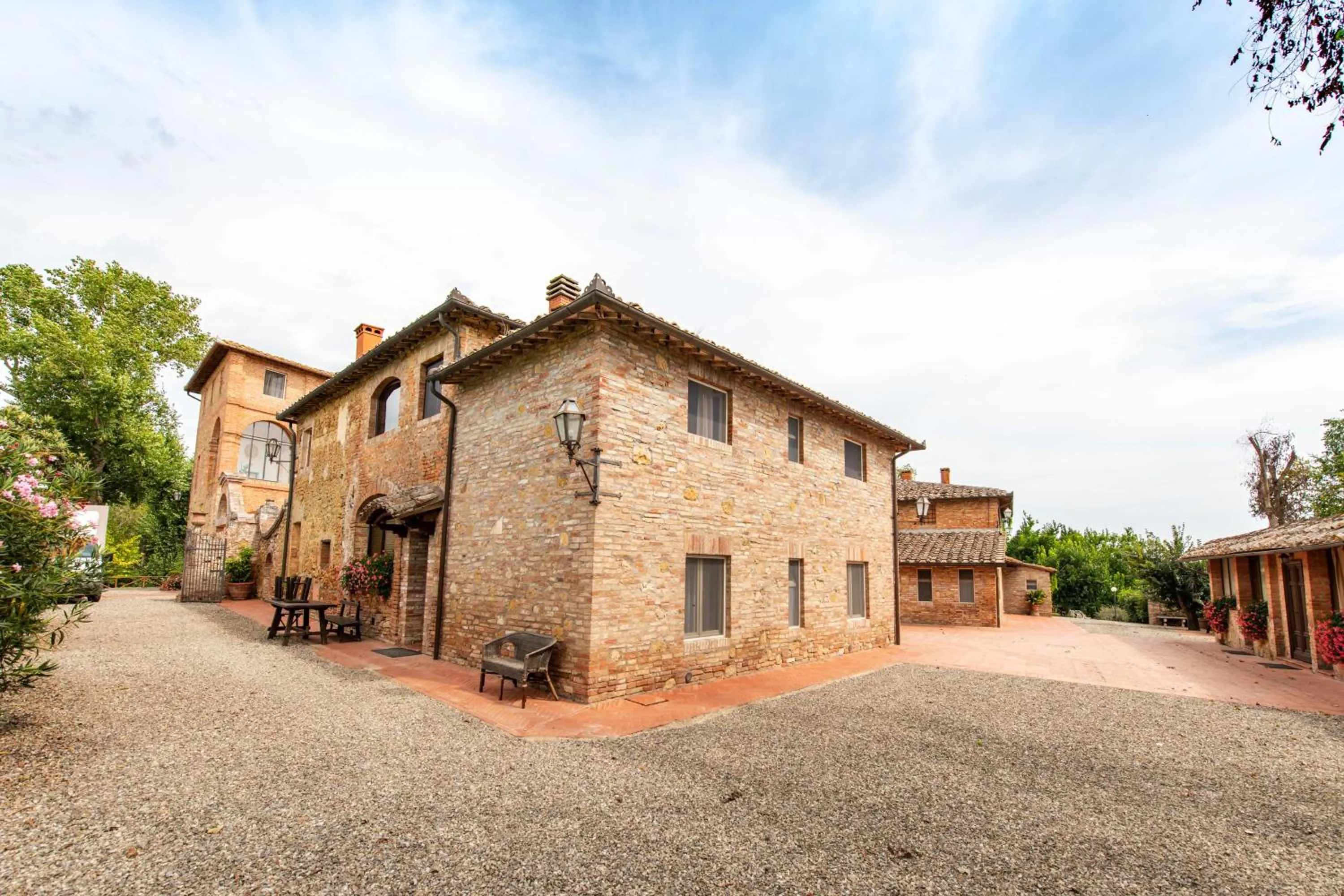 Property building in Borgo San Lorenzo a Linari