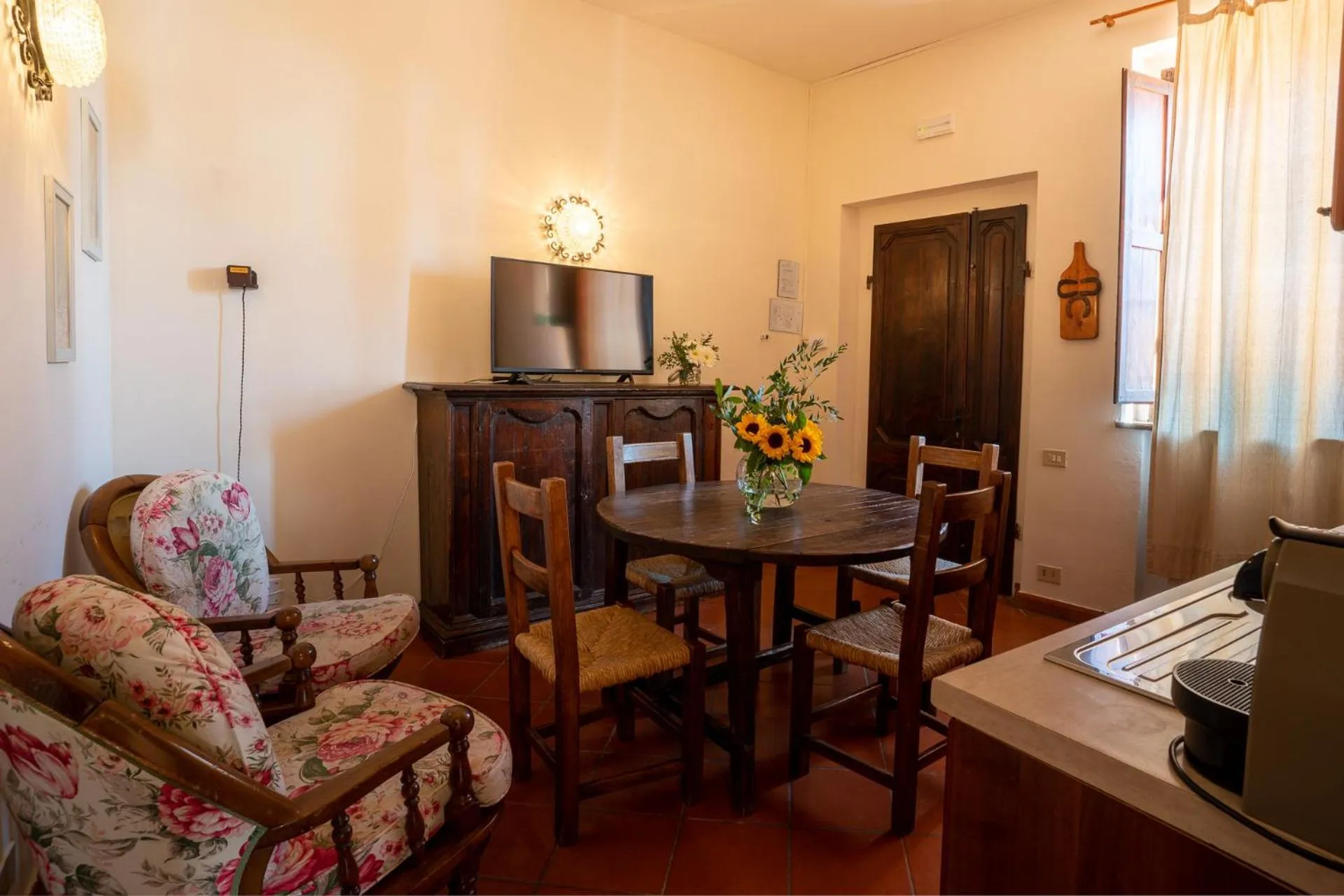 Seating area in Borgo San Lorenzo a Linari