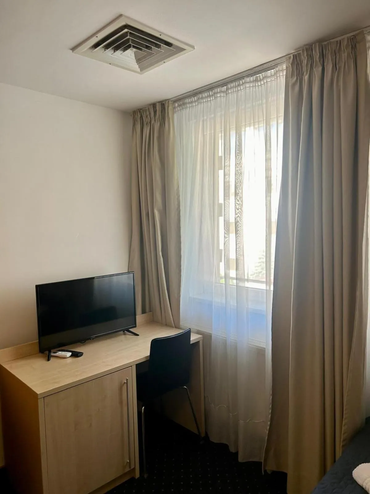 TV and multimedia in Hotel Pacific