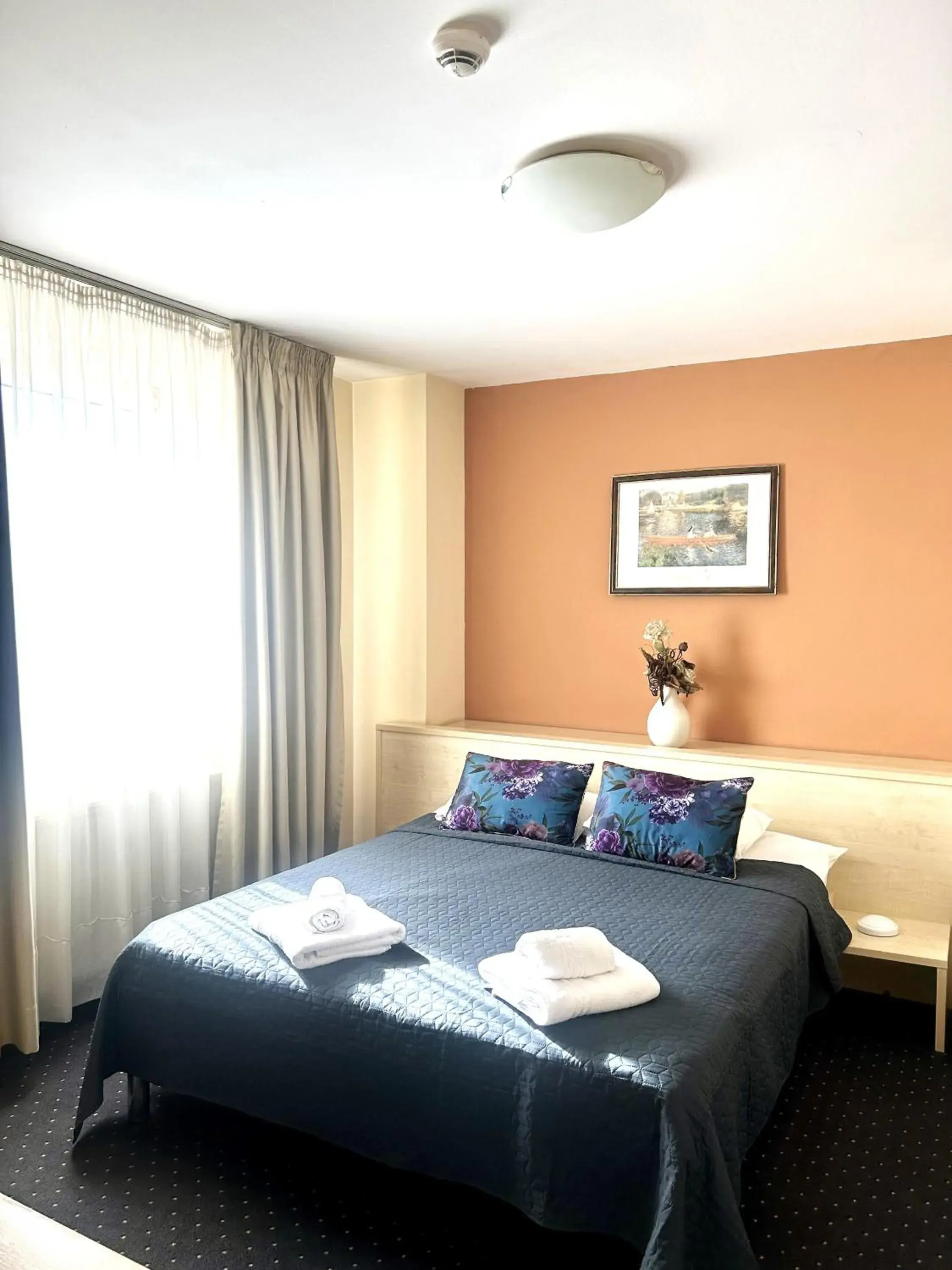 Suite (2 Adults + 1 Child) in Hotel Pacific Suite (2 Adults + 1 Child) in Hotel Pacific