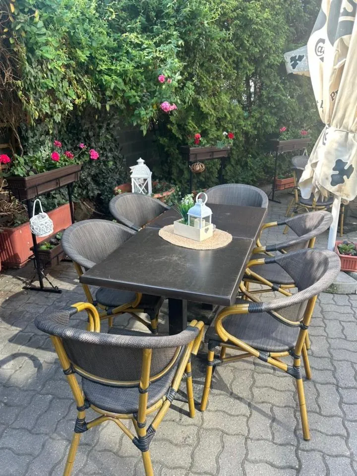 Seating area in Hotel Pacific