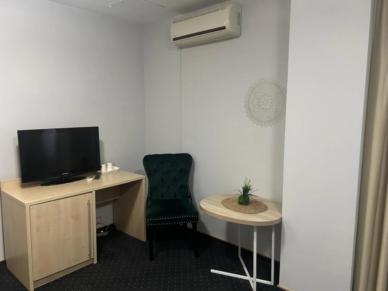 TV and multimedia in Hotel Pacific