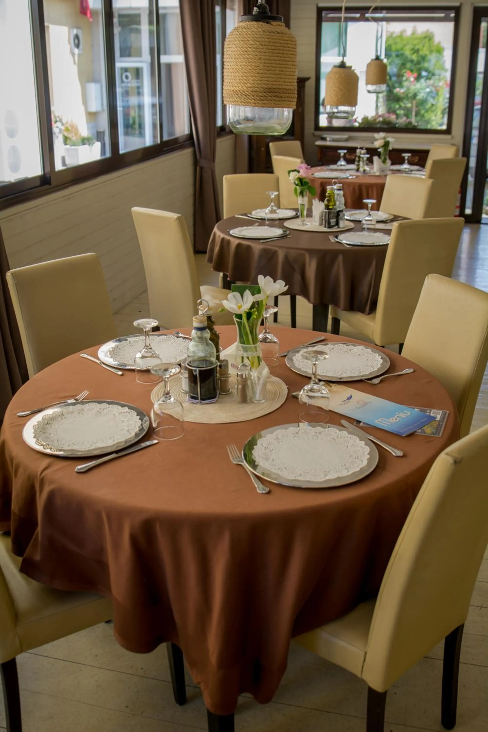 Restaurant/places to eat in Hotel Pacific