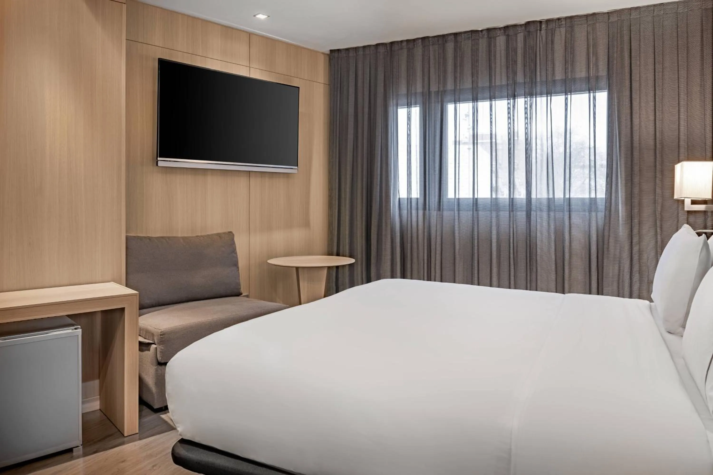 Photo of the whole room, Bed in AC Hotel Sants by Marriott