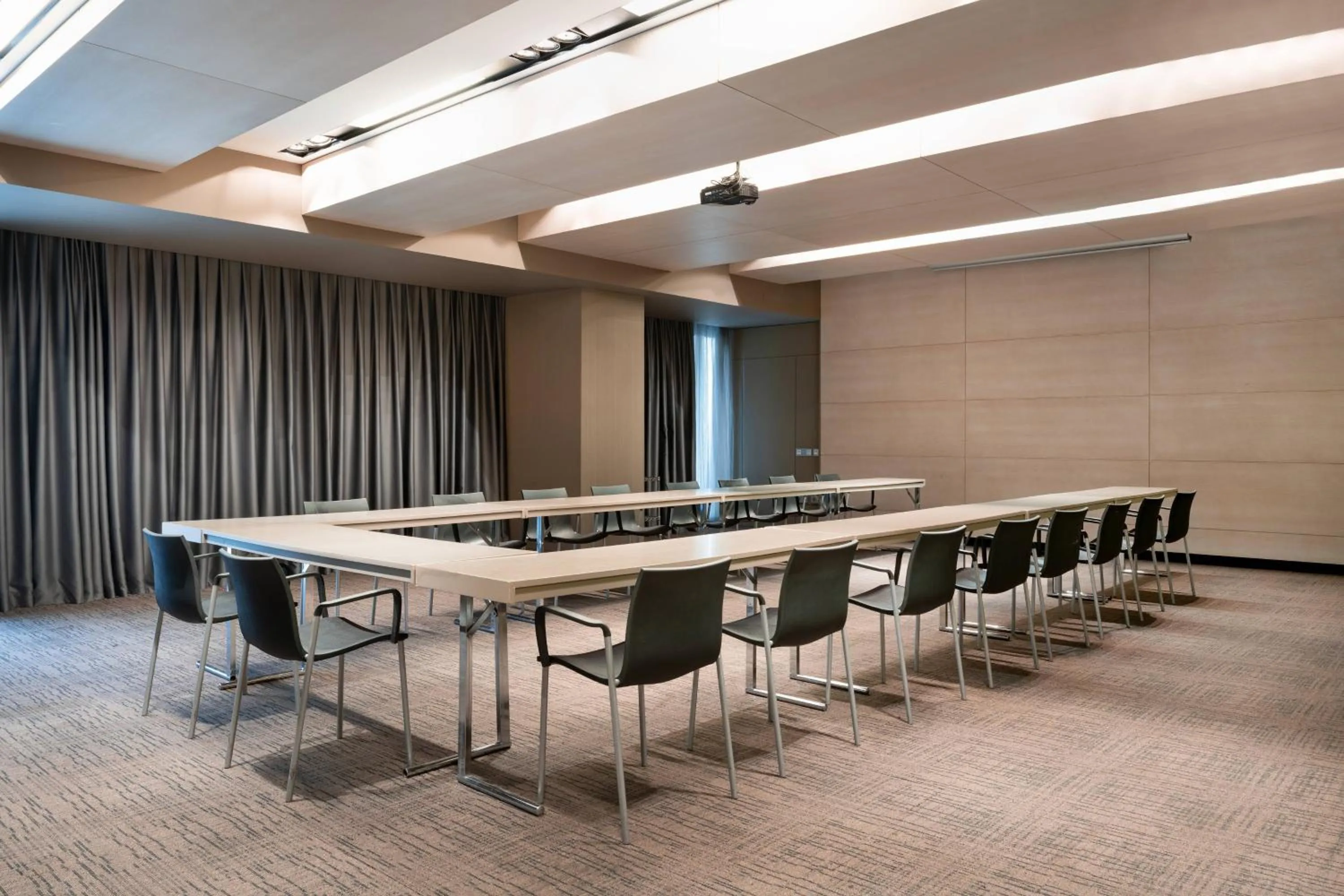 Meeting/conference room in AC Hotel Sants by Marriott