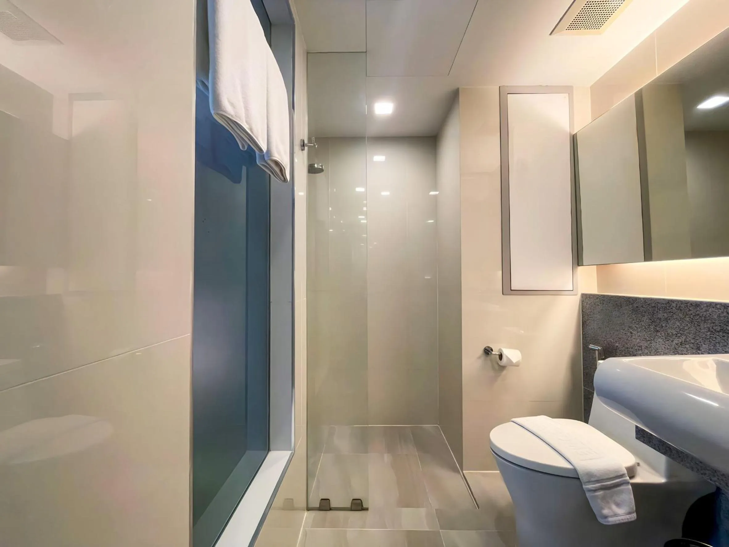 Shower in Aspira Sukhumvit