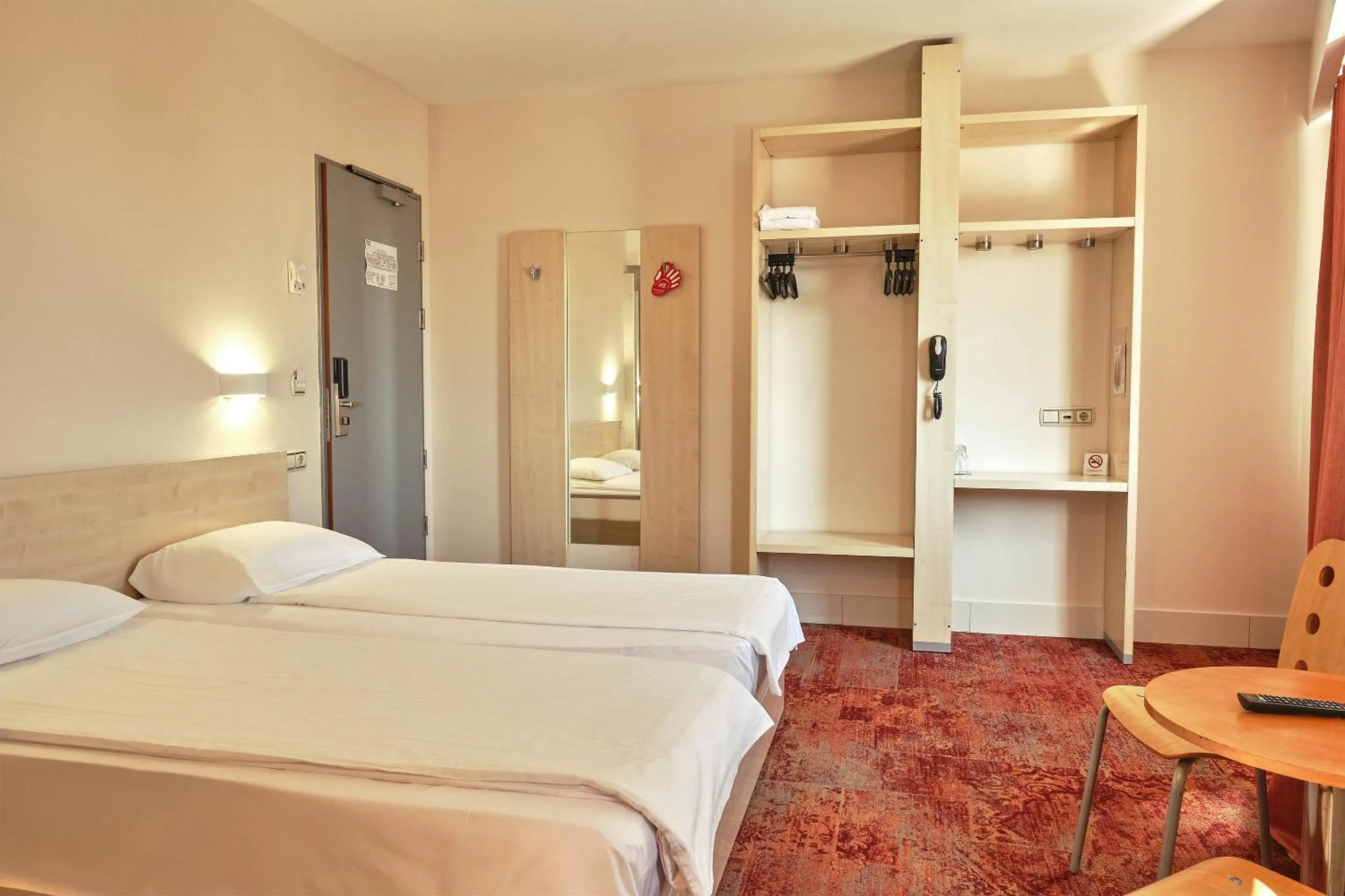 Bed in Hello Hotels Bucuresti Gara de Nord