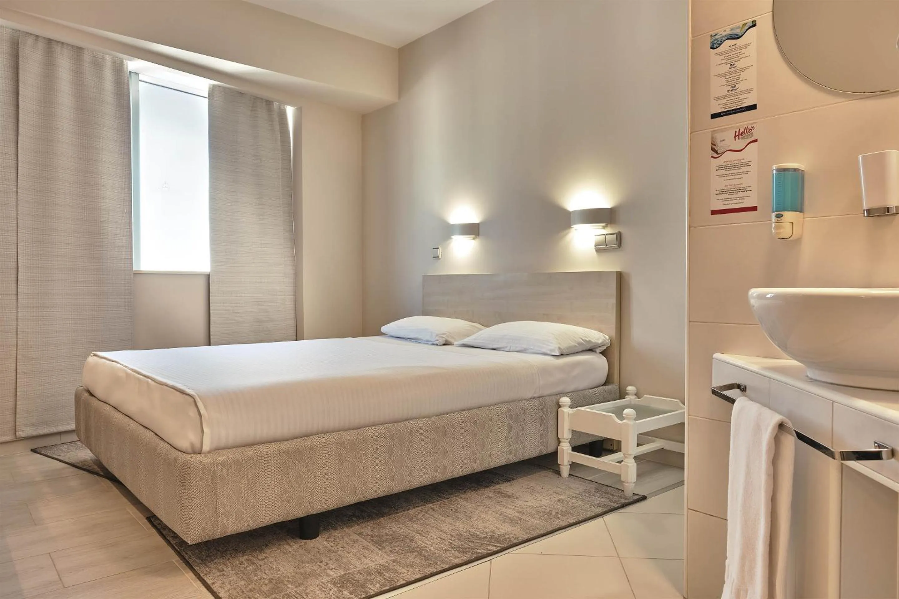 Bed in Hello Hotels Bucuresti Gara de Nord