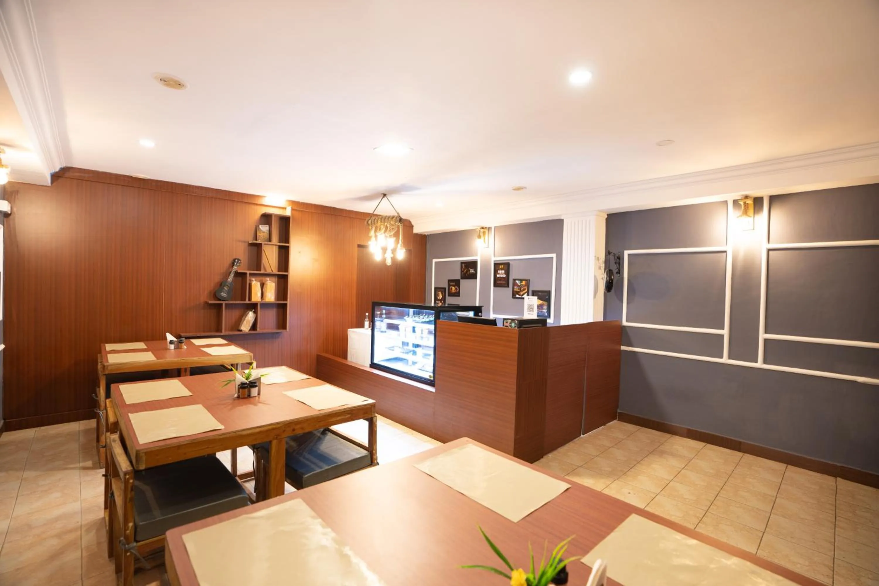 Restaurant/places to eat in Shelter Beach Resort