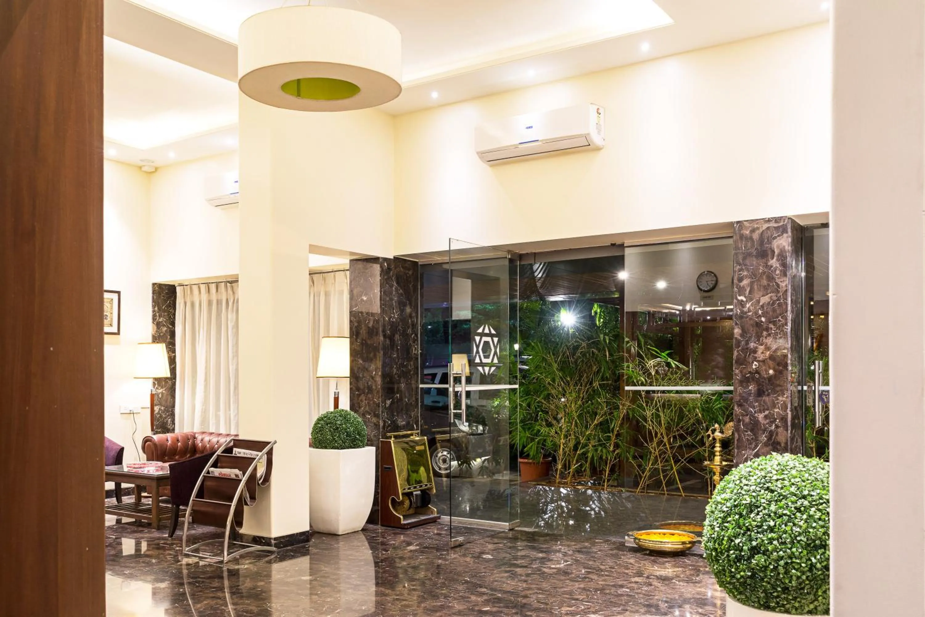 Lobby or reception in Treebo Premium Grand Emerald