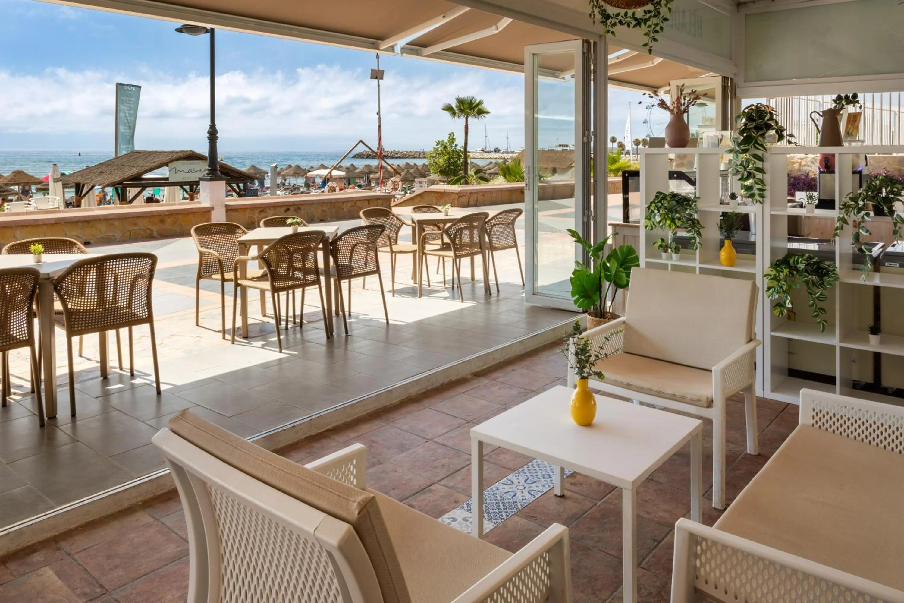 Restaurant/places to eat in Sol Puerto Marina