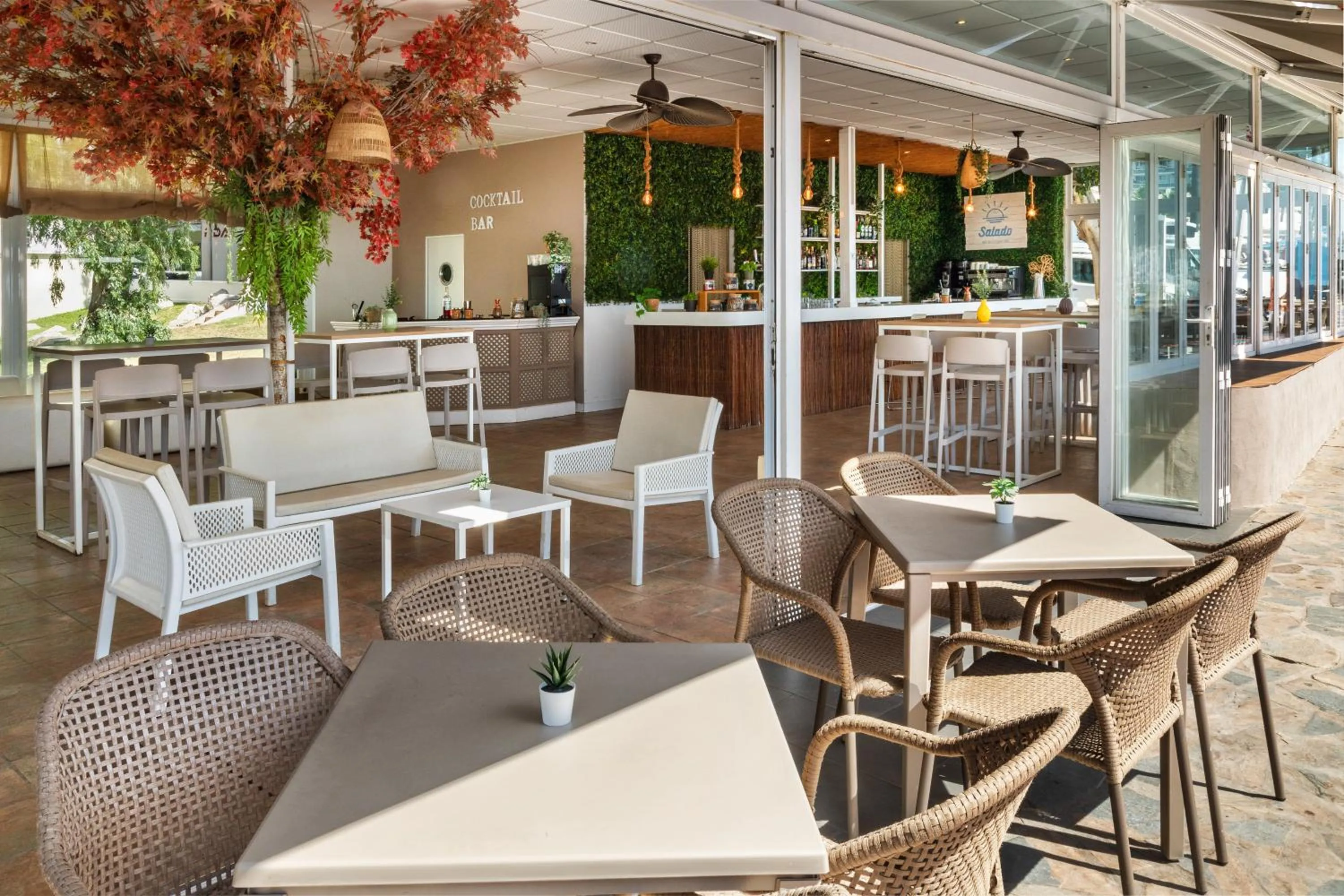 Restaurant/places to eat in Sol Puerto Marina