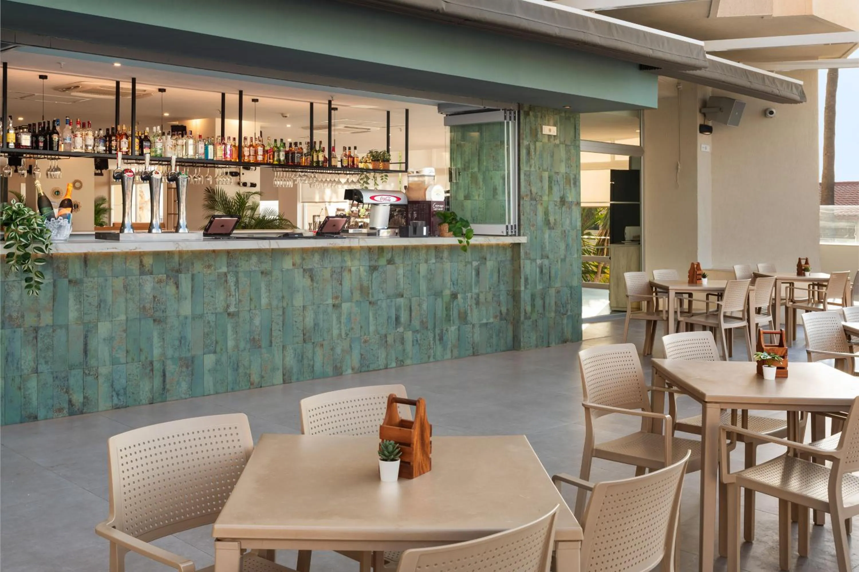 Restaurant/places to eat in Sol Puerto Marina