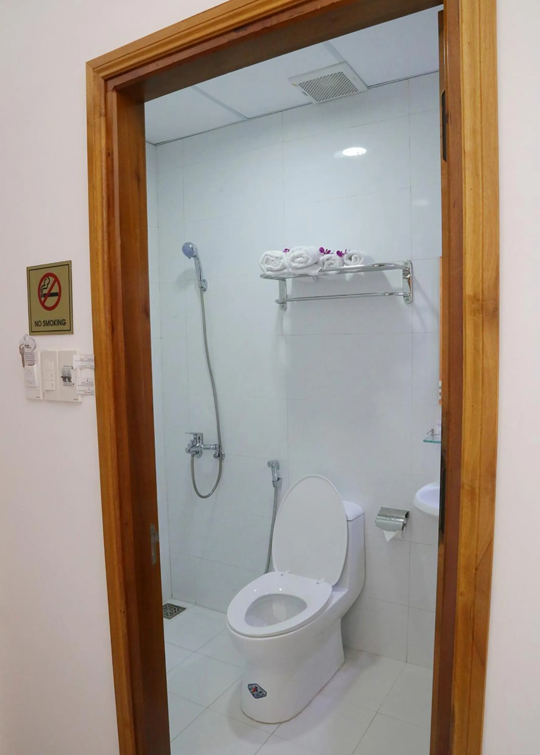 Toilet in Danang Beach 2 Hotel