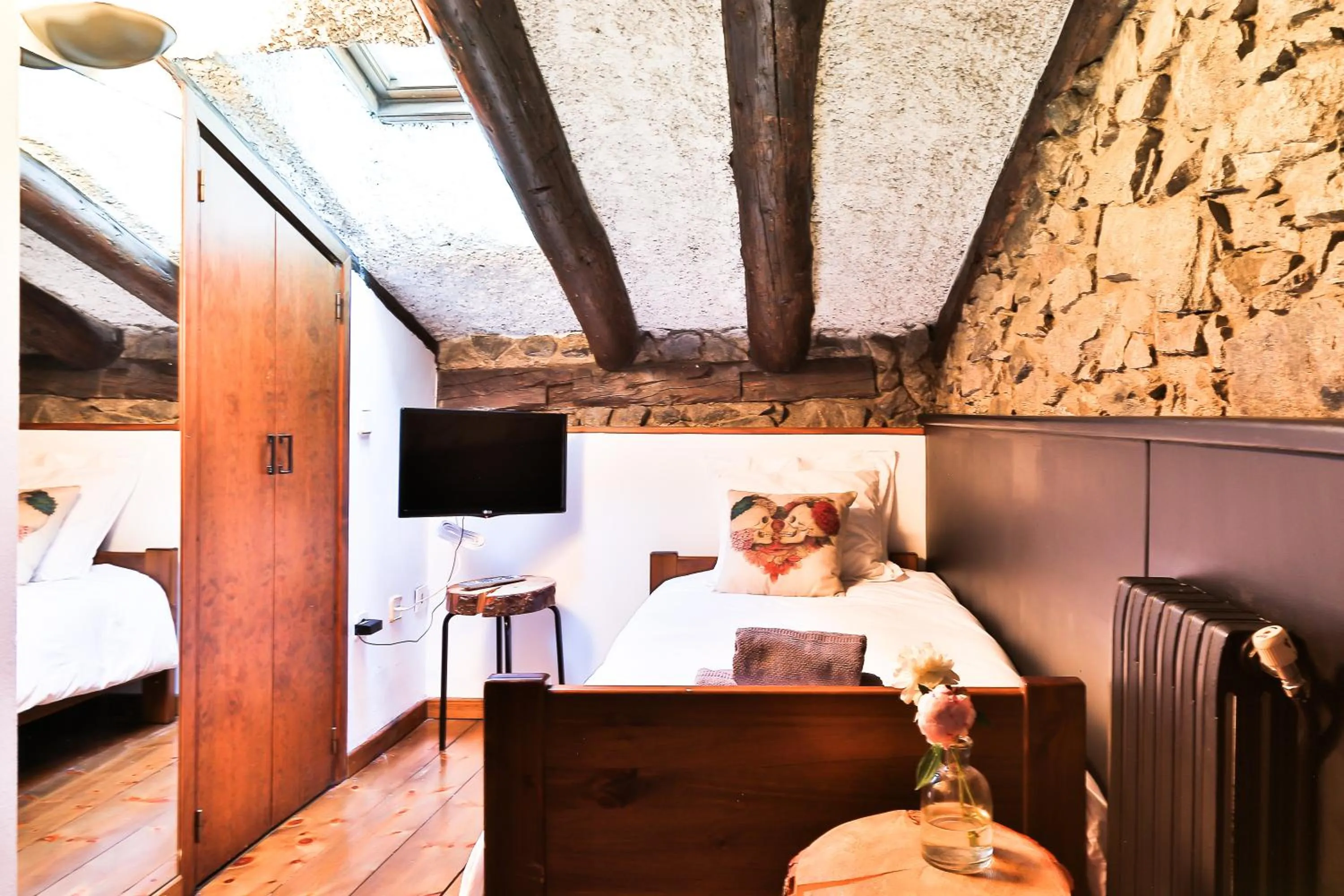 Bed in Hostal Cisco de Sans